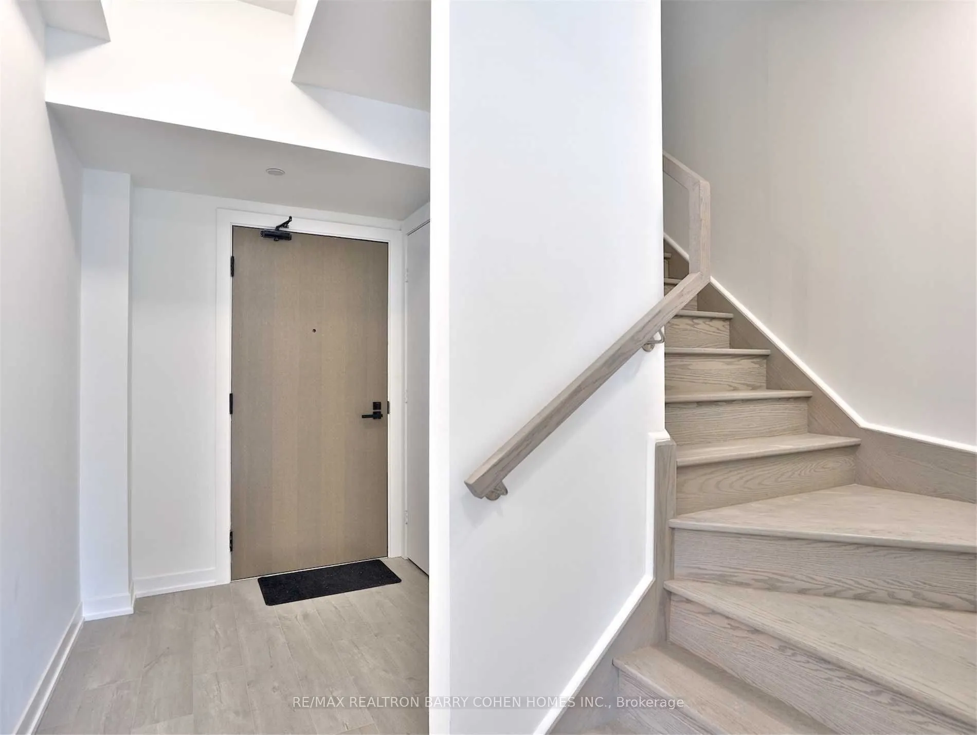 223 St Clair Avenue W, #Th4
