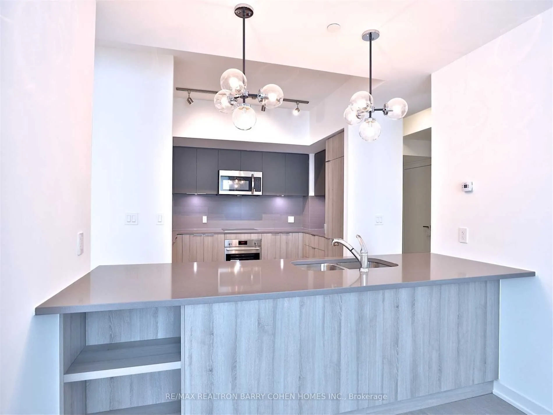 223 St Clair Avenue W, #Th4