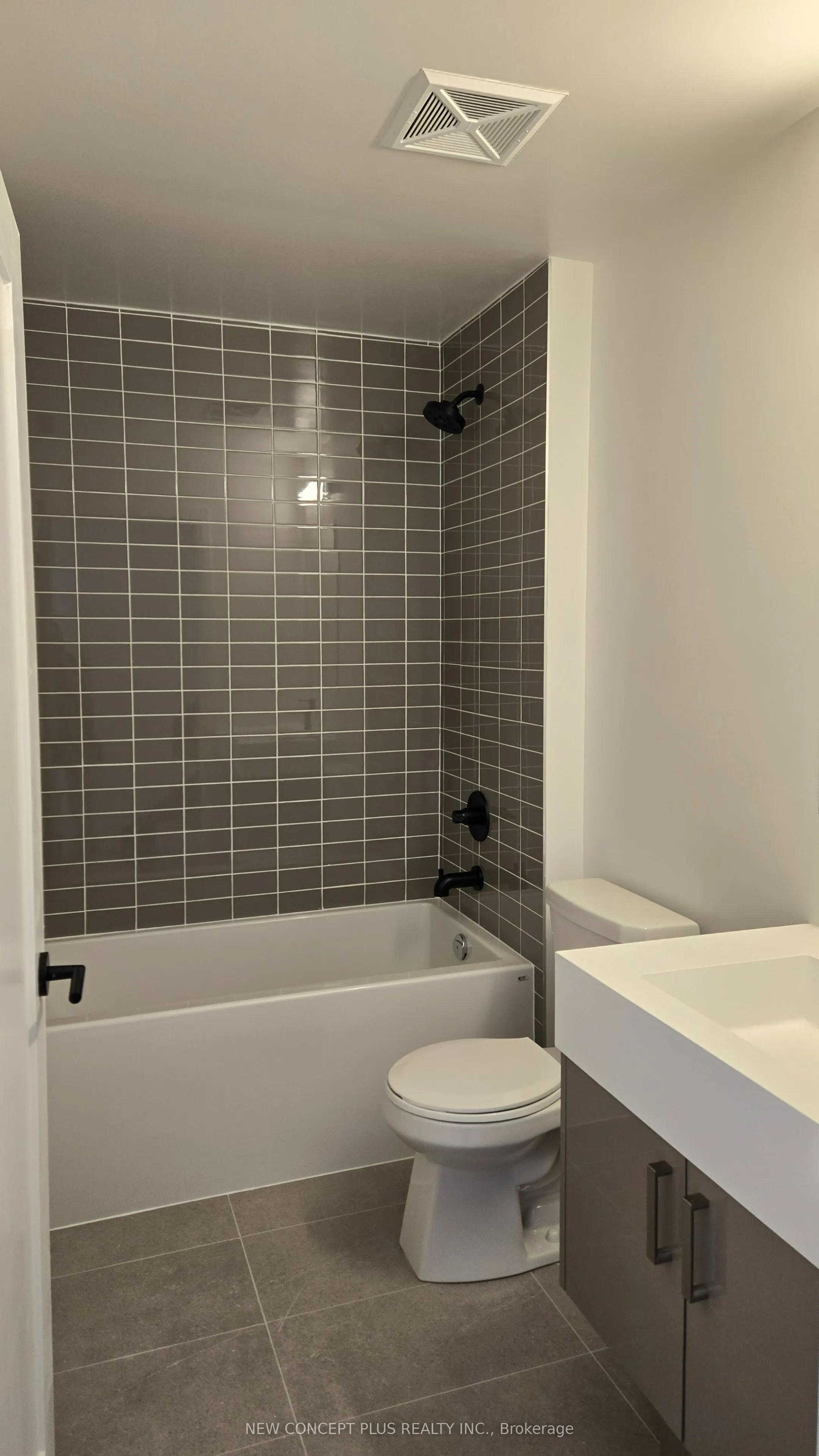 280 Dundas Street W, #902