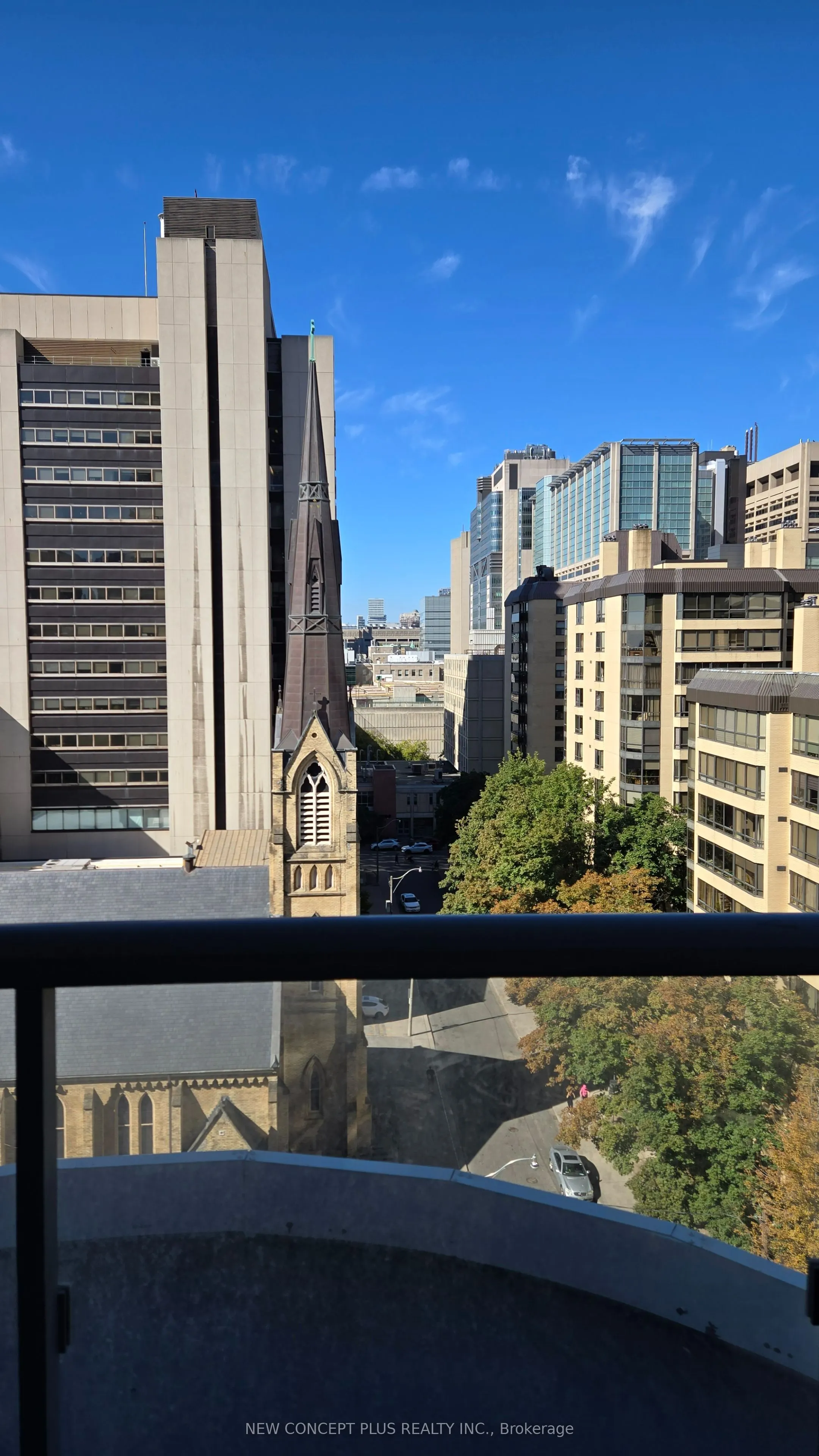 280 Dundas Street W, #902