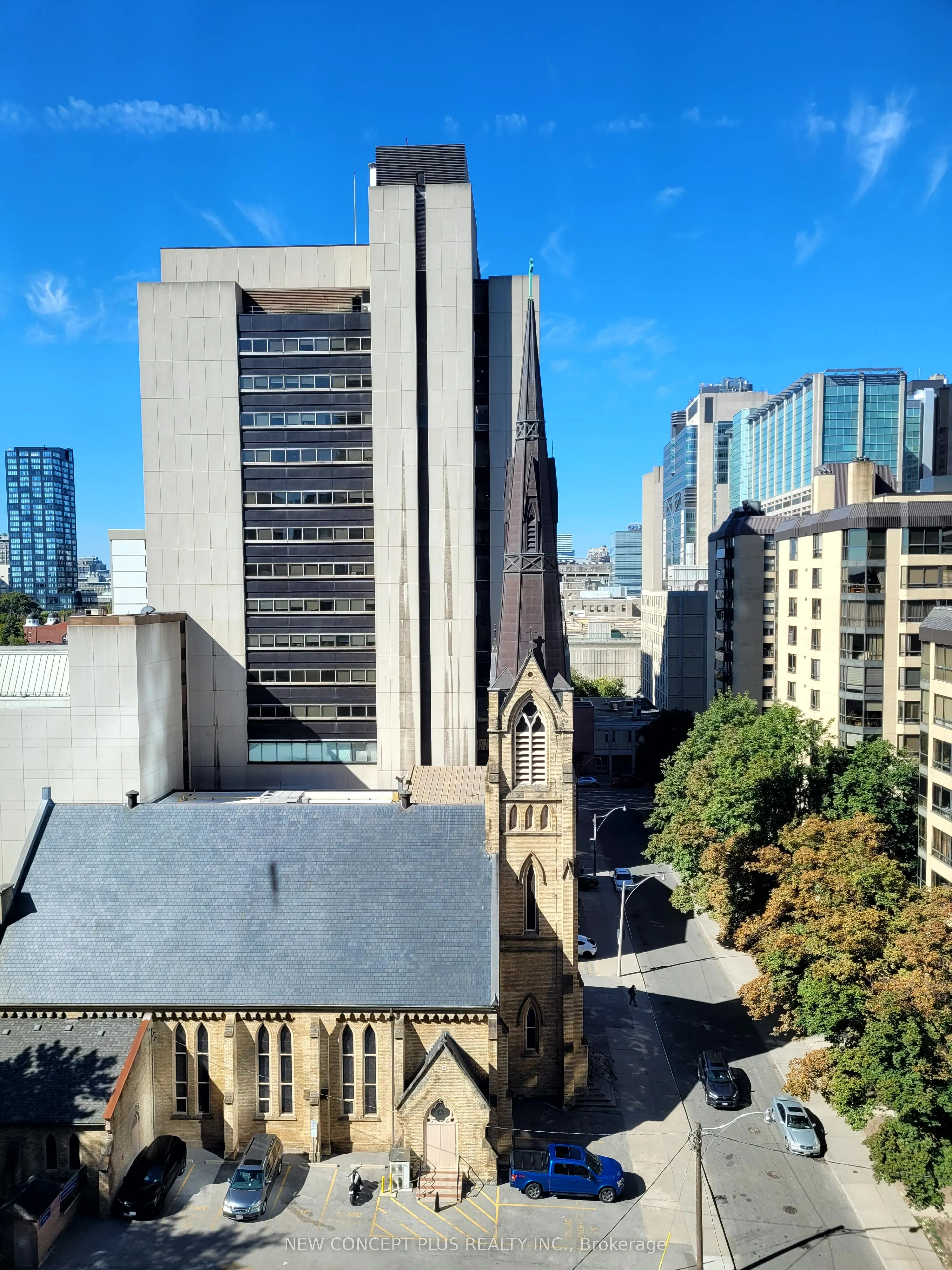 280 Dundas Street W, #902