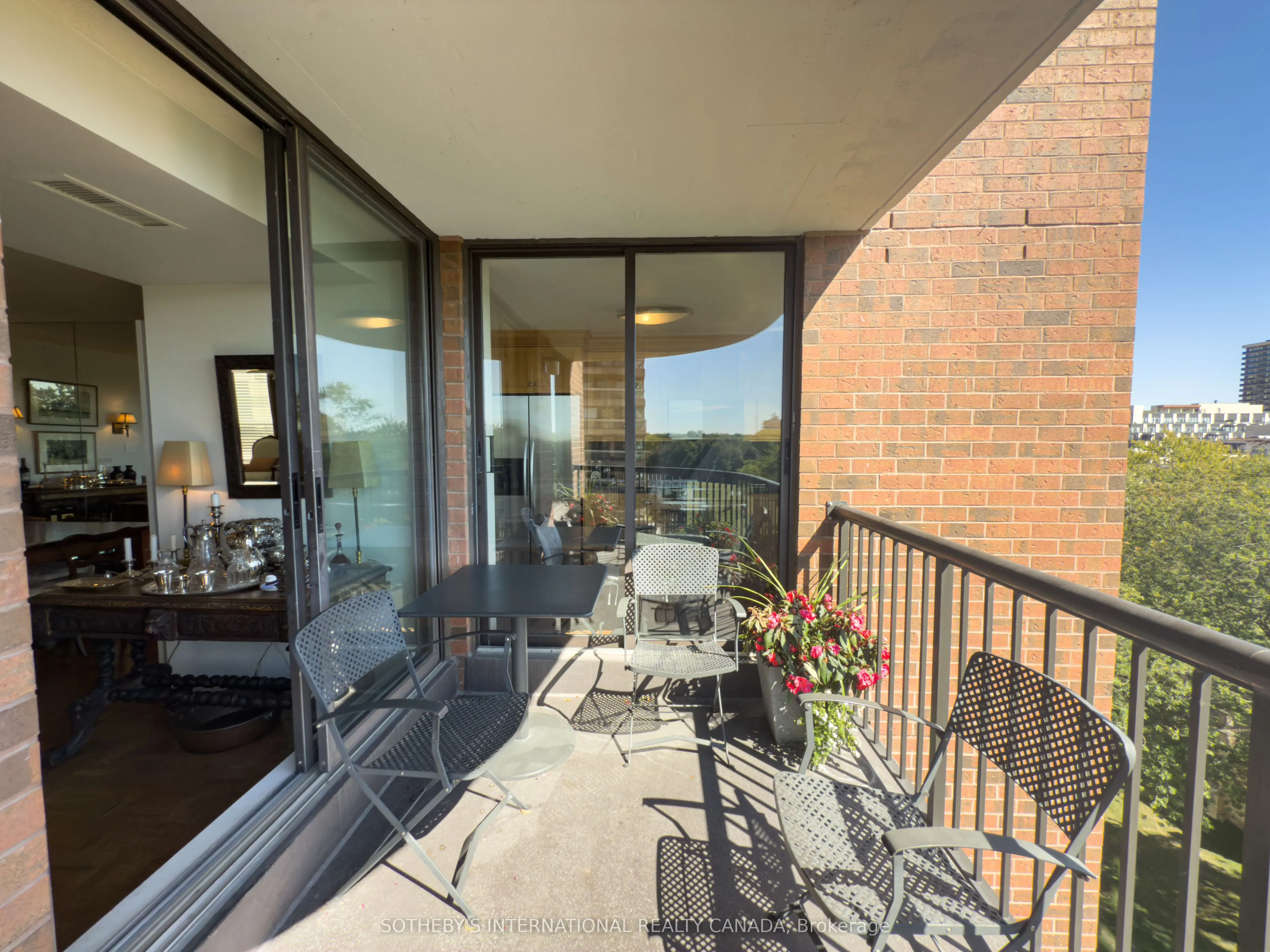 47 St Clair Avenue W, #705