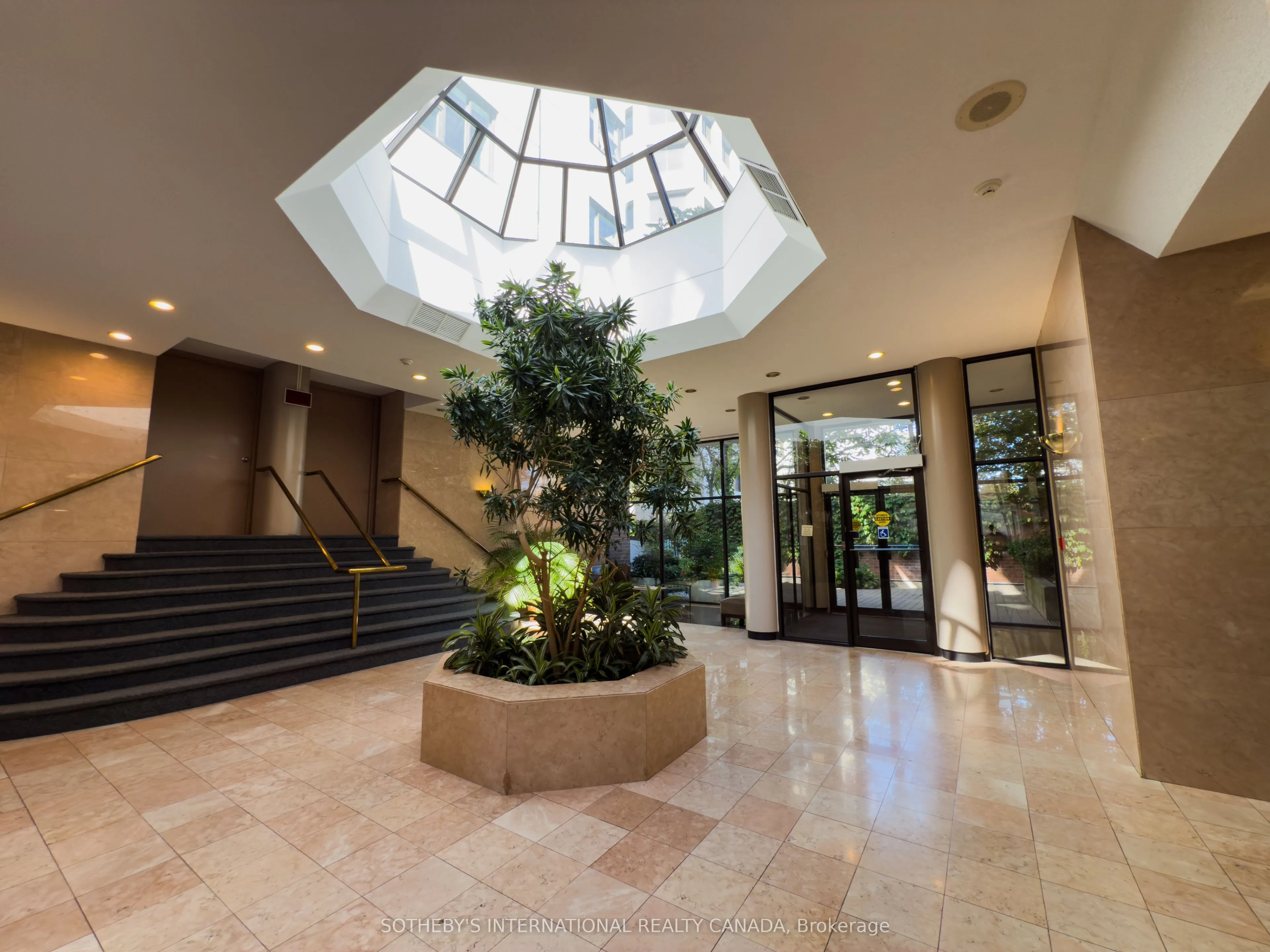 47 St Clair Avenue W, #705