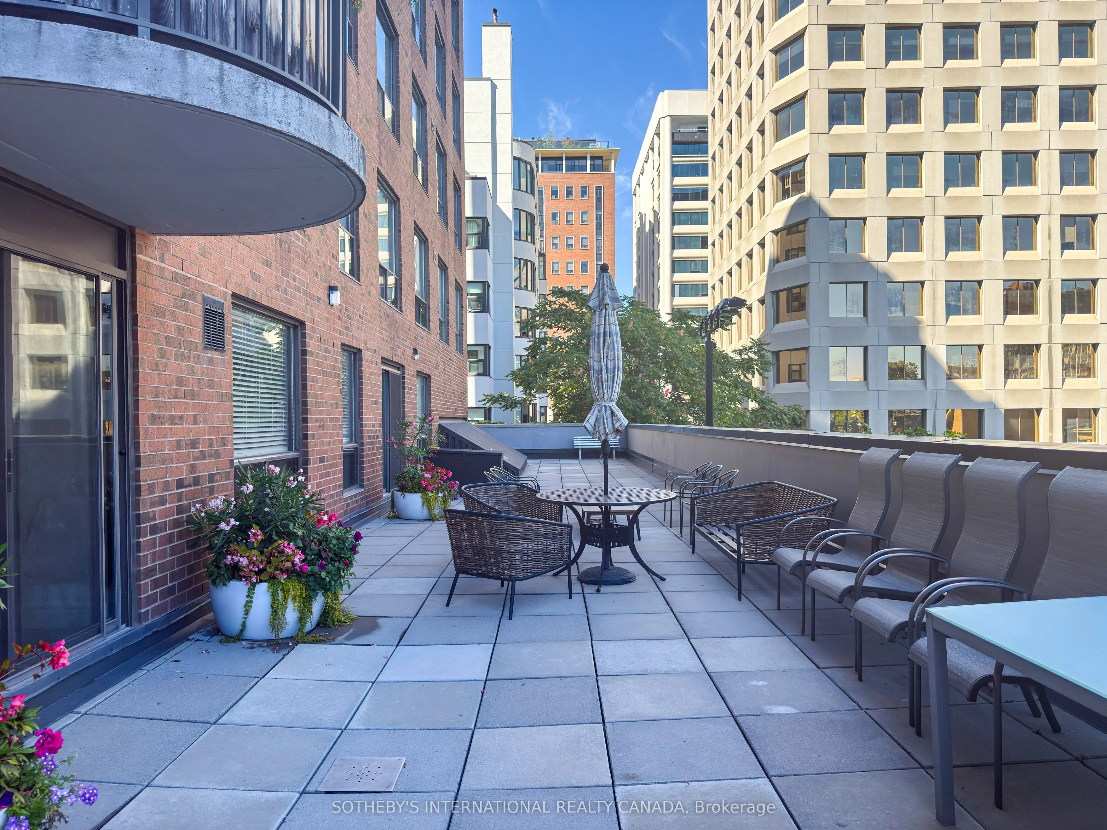 47 St Clair Avenue W, #705