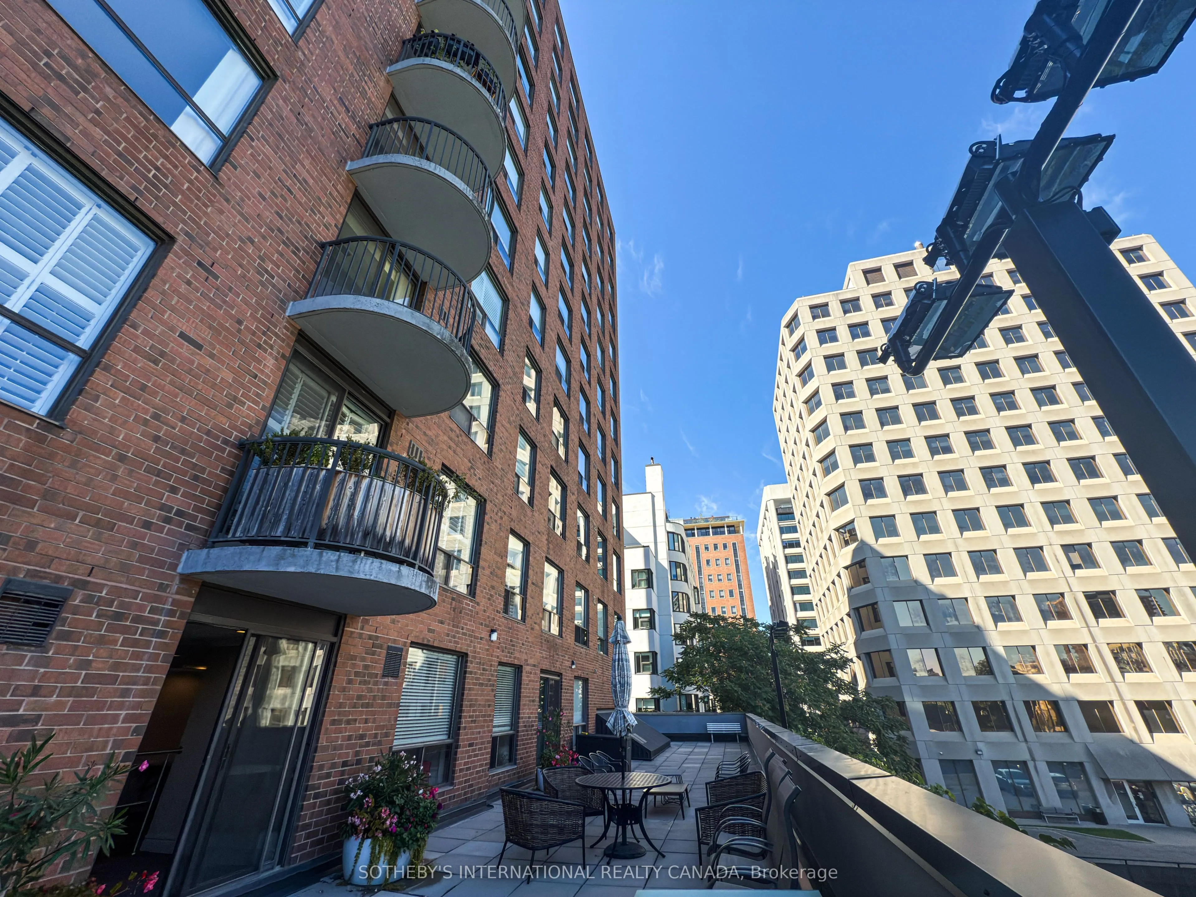 47 St Clair Avenue W, #705