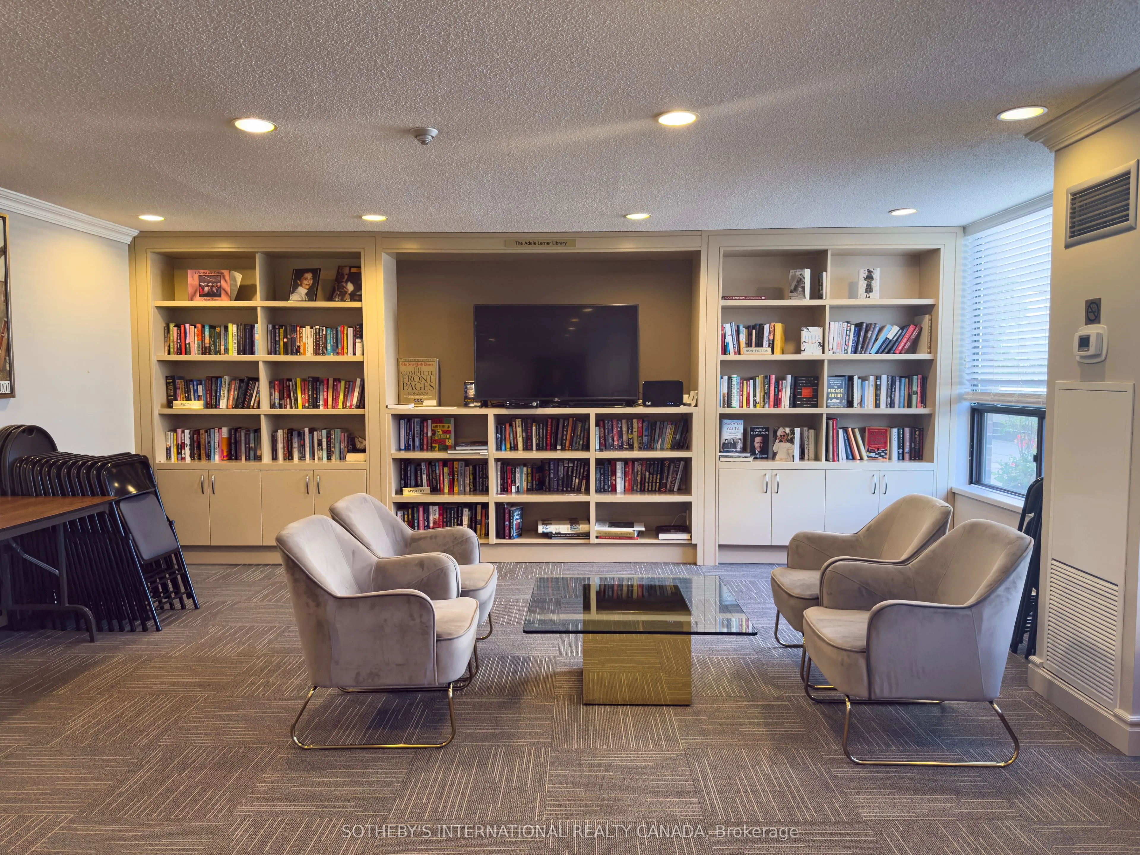 47 St Clair Avenue W, #705