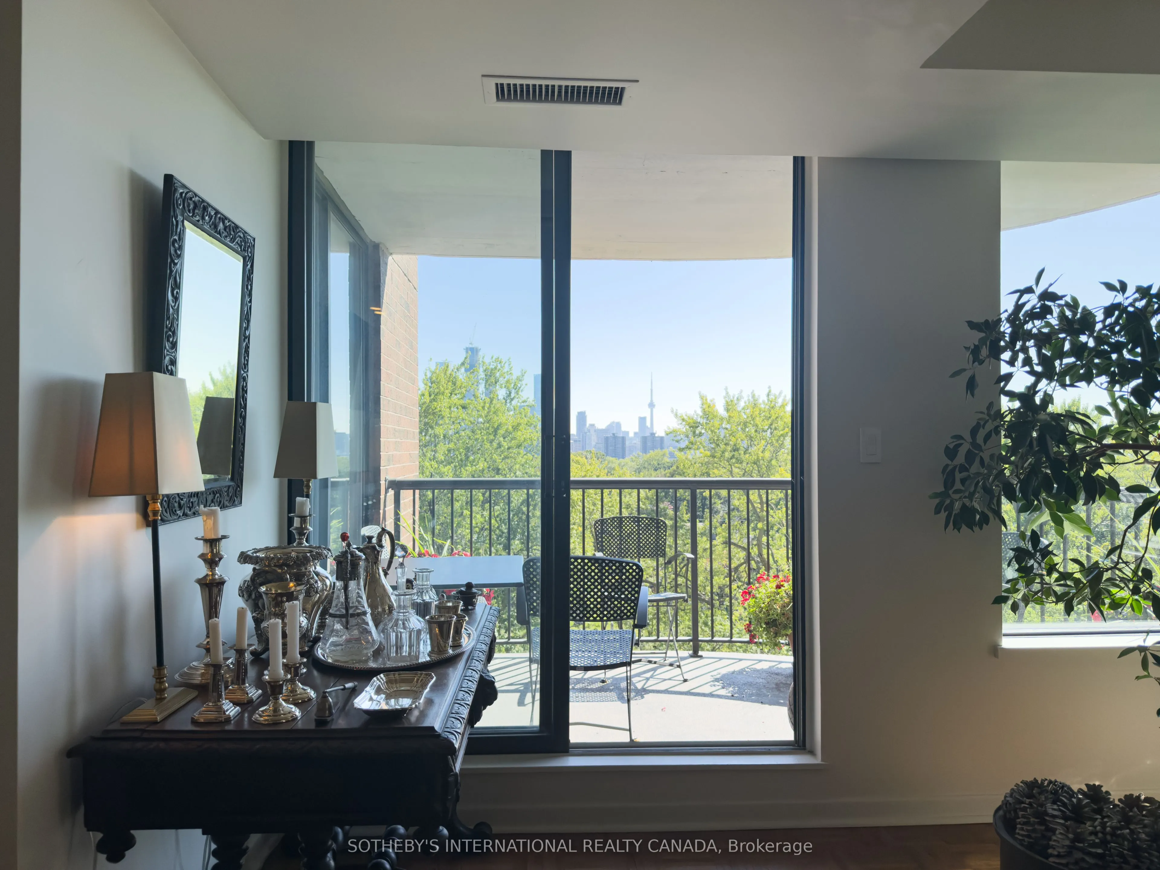47 St Clair Avenue W, #705