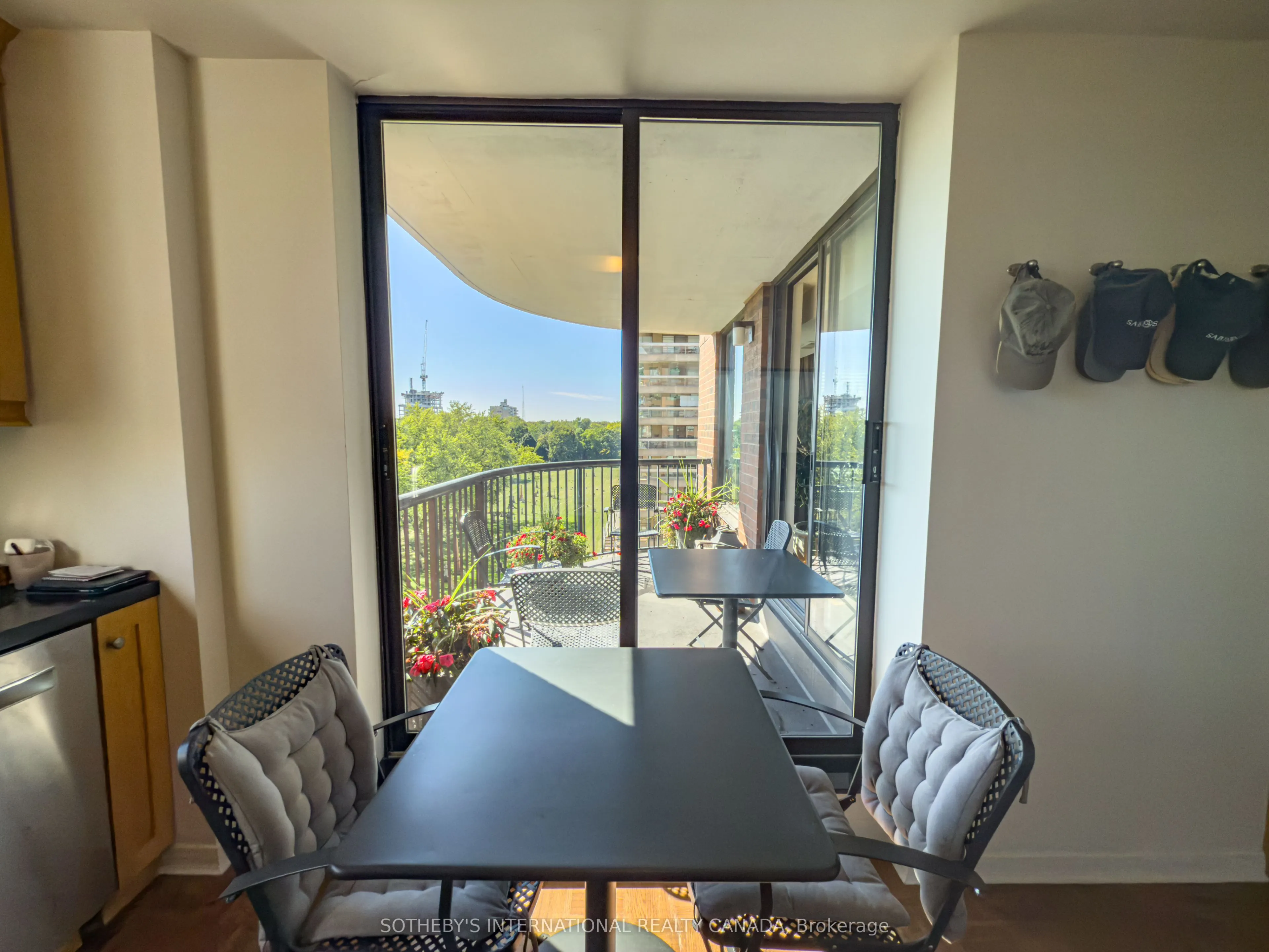 47 St Clair Avenue W, #705