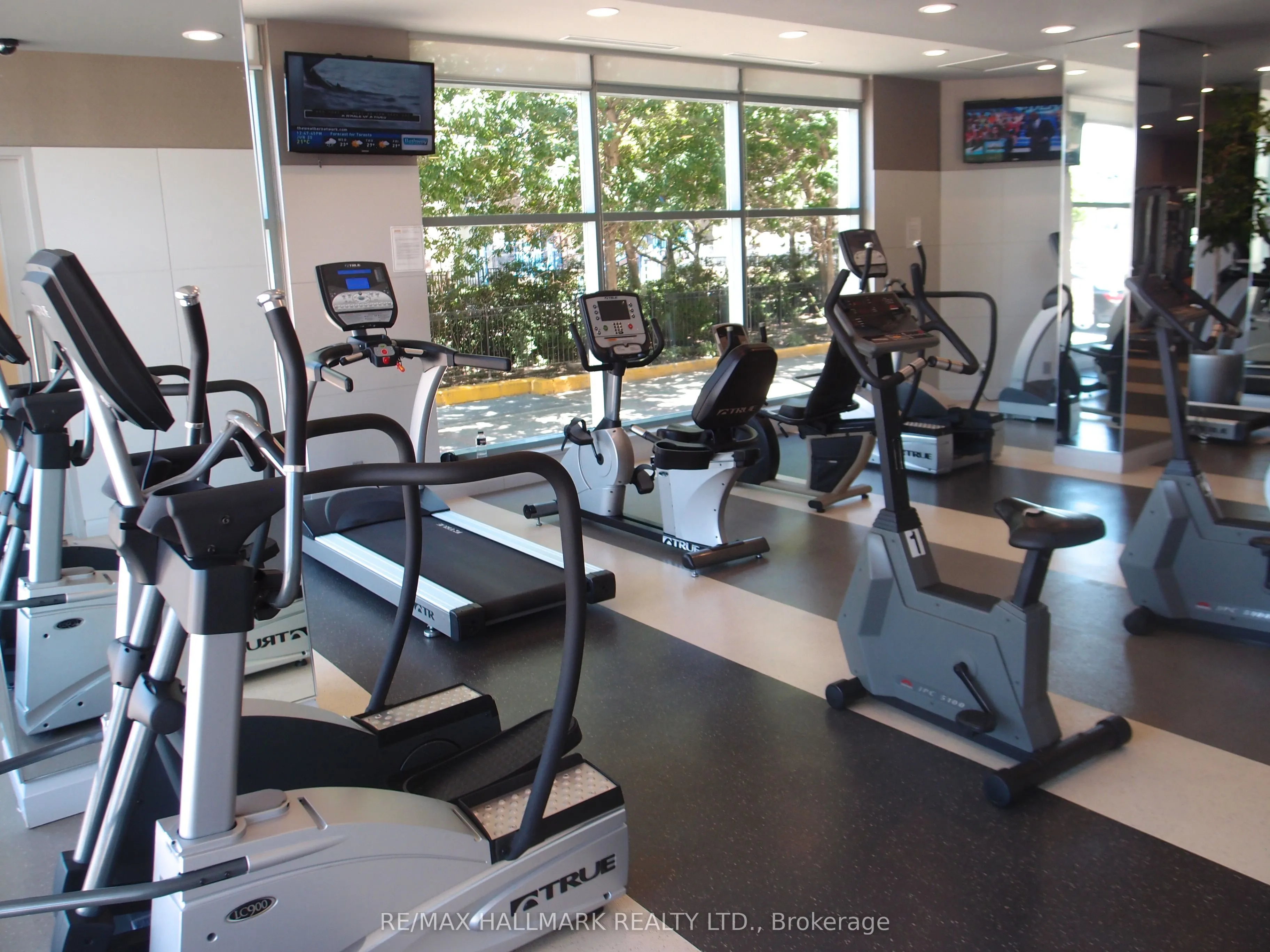 230 Queens Quay W, #2525