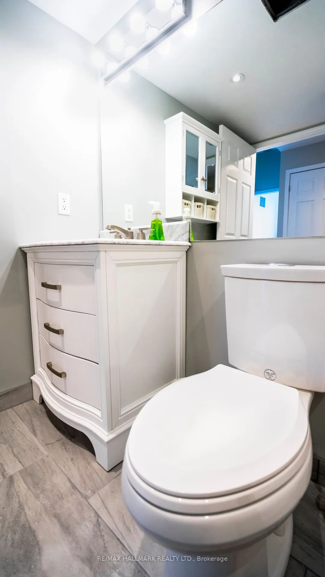 230 Queens Quay W, #2525