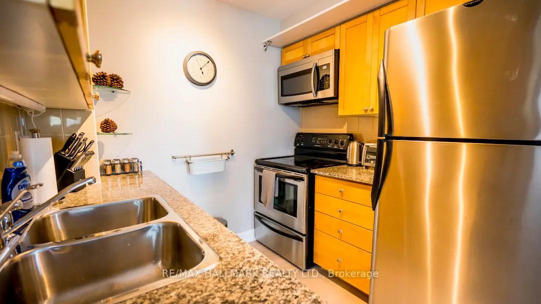 230 Queens Quay W, #2525