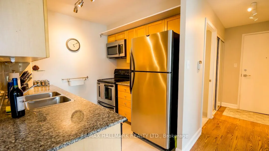 230 Queens Quay W, #2525