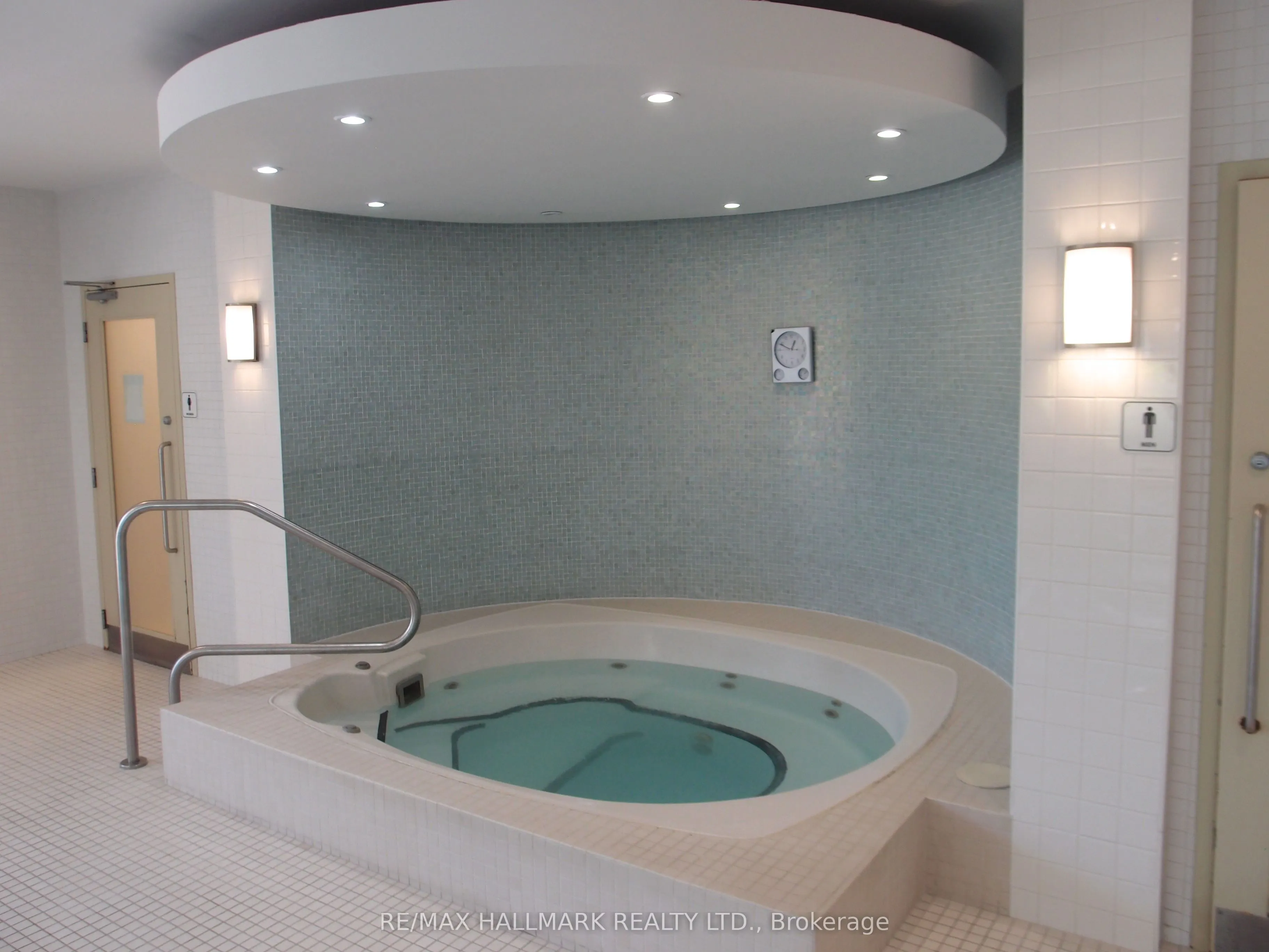 230 Queens Quay W, #2525