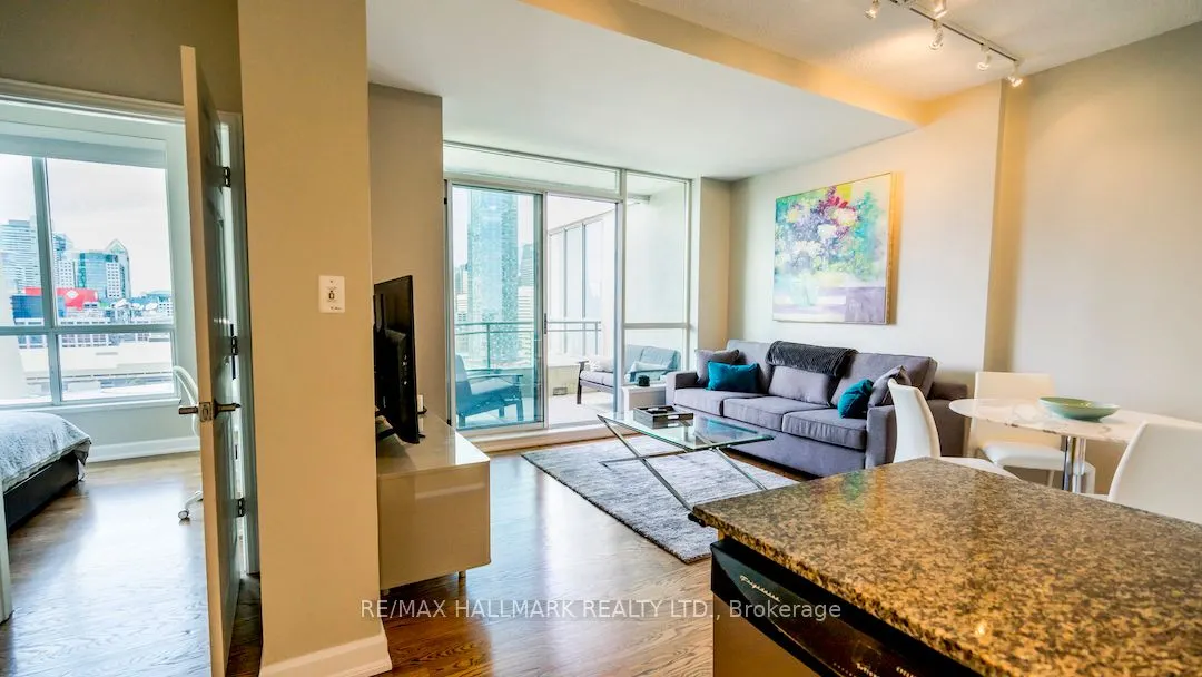 230 Queens Quay W, #2525