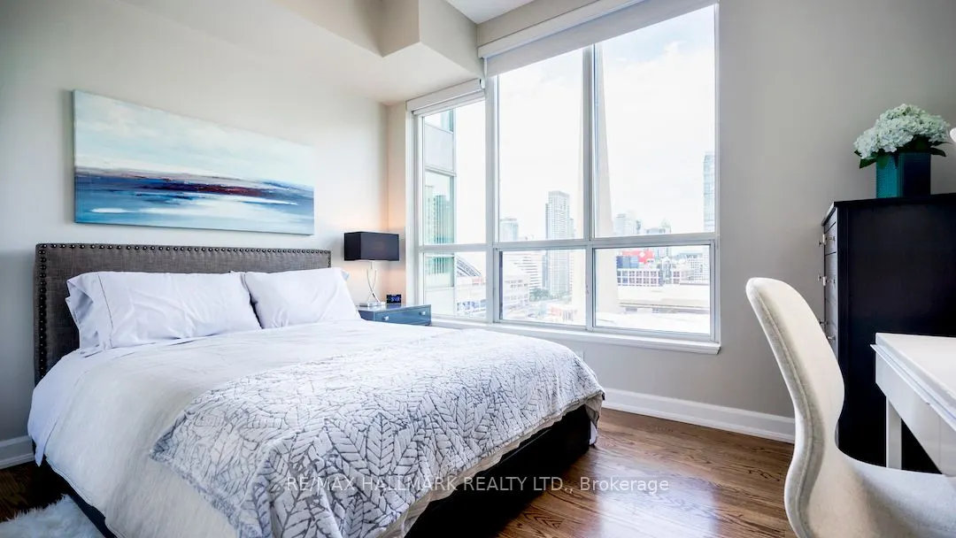 230 Queens Quay W, #2525