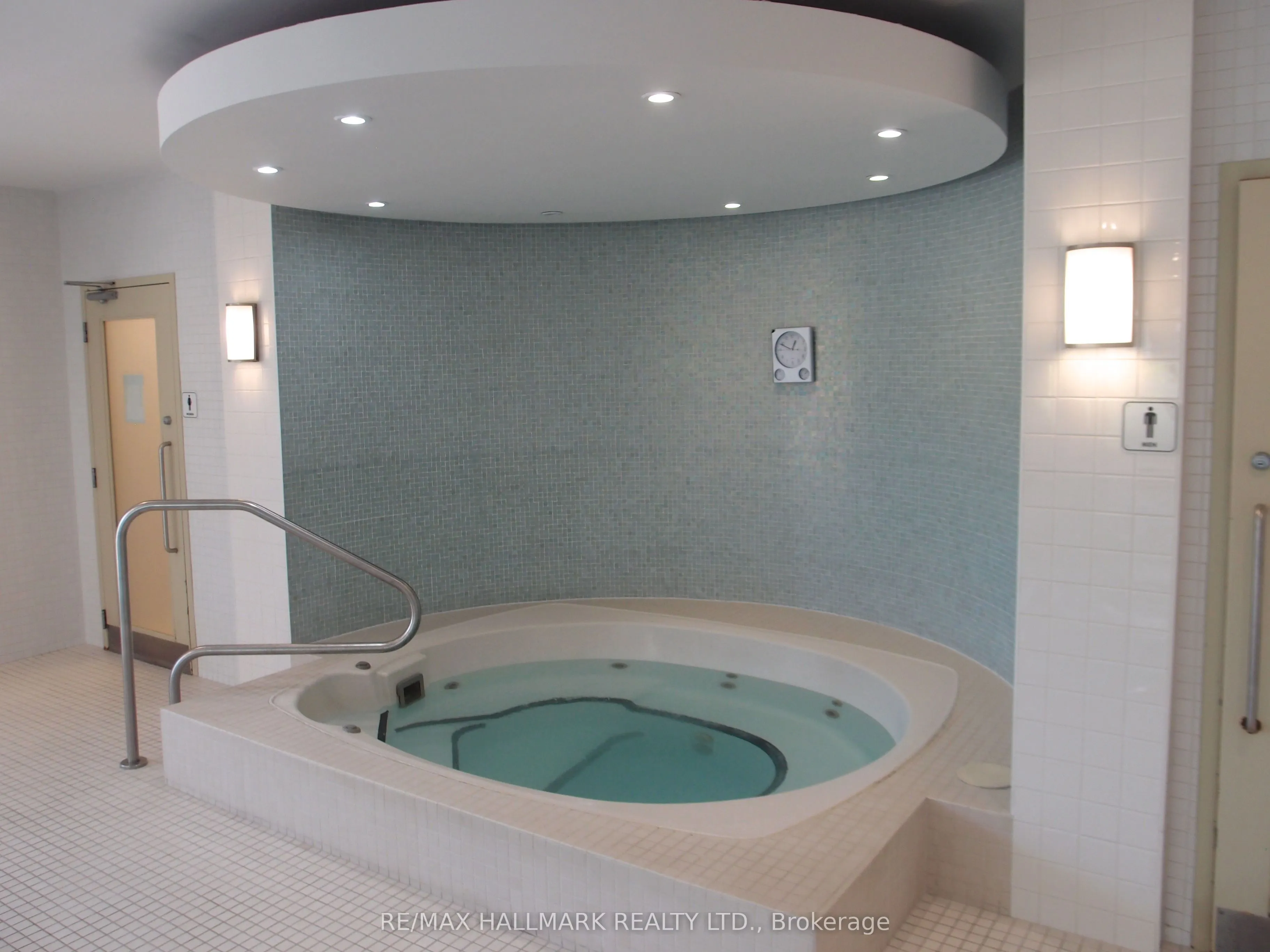 230 Queens Quay W, #2525