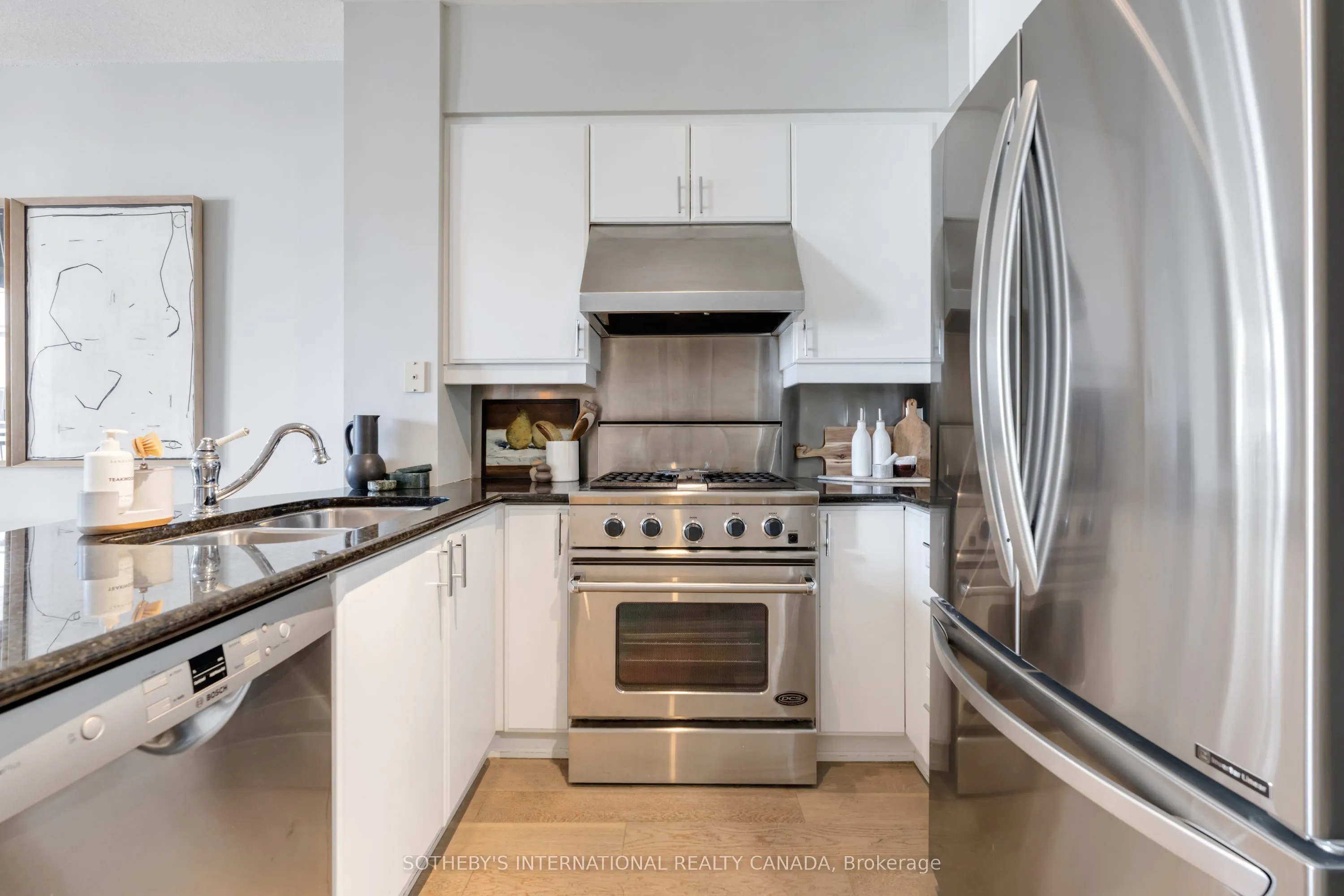 99 Avenue Road, #207