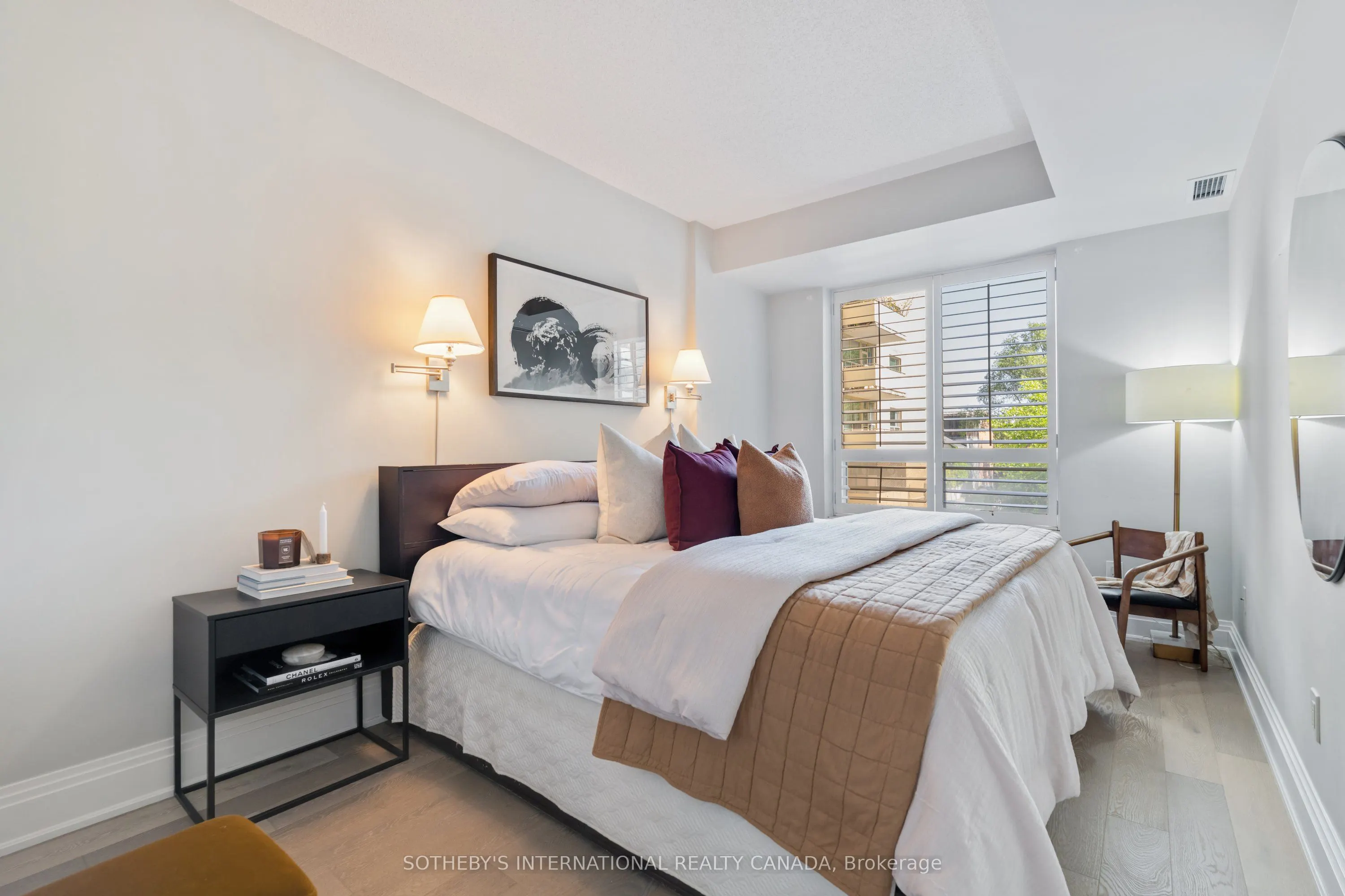 99 Avenue Road, #207