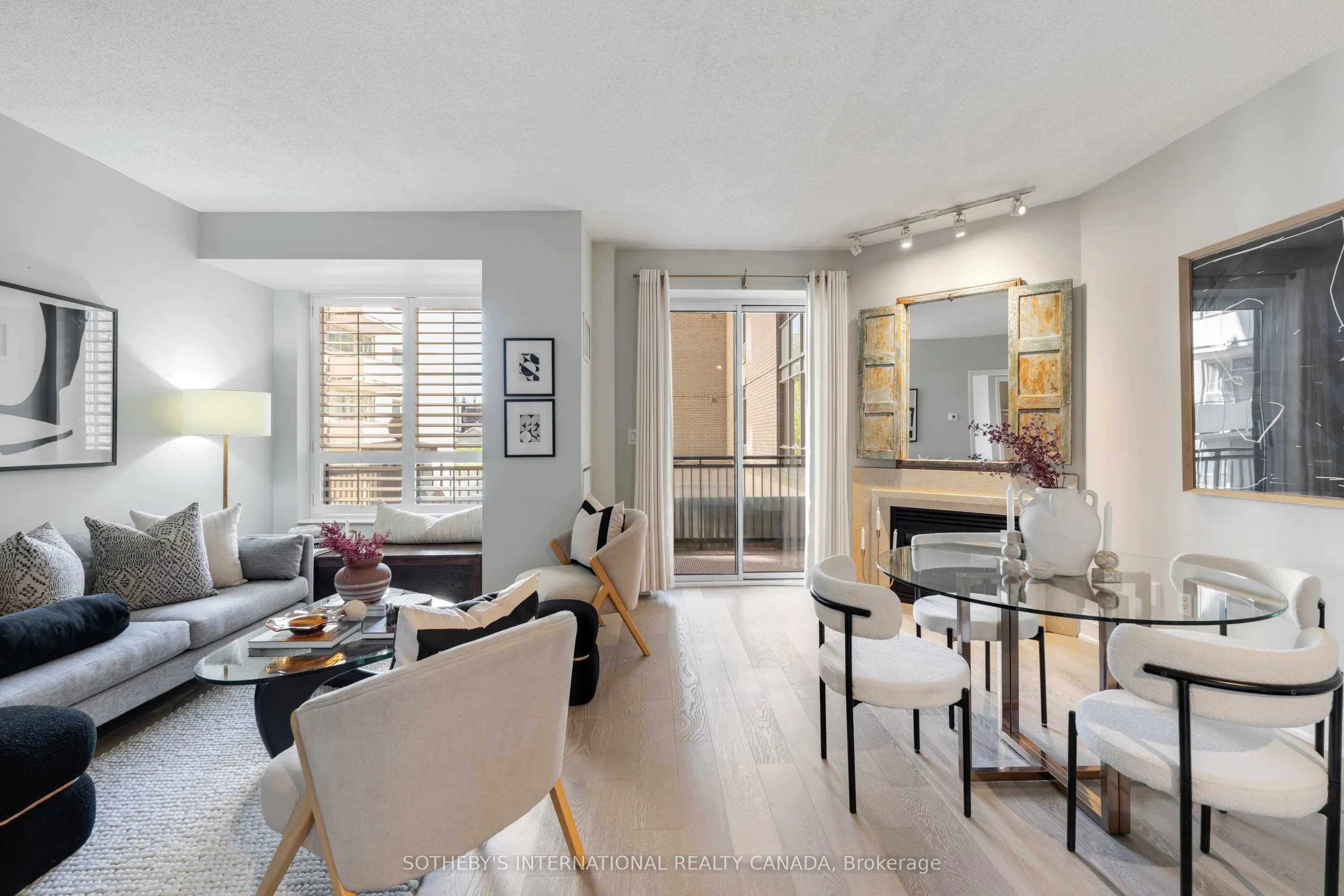 99 Avenue Road, #207