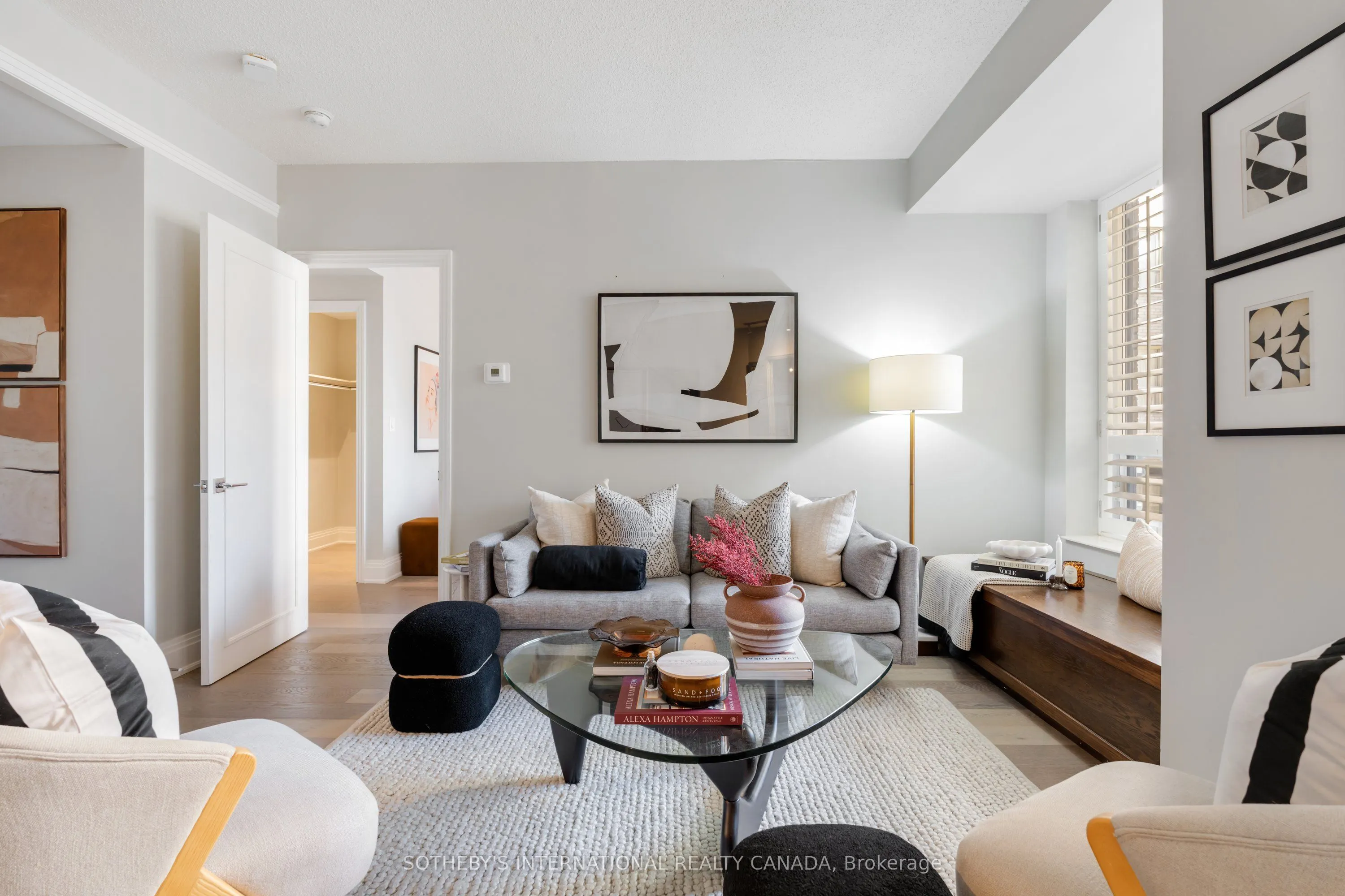 99 Avenue Road, #207