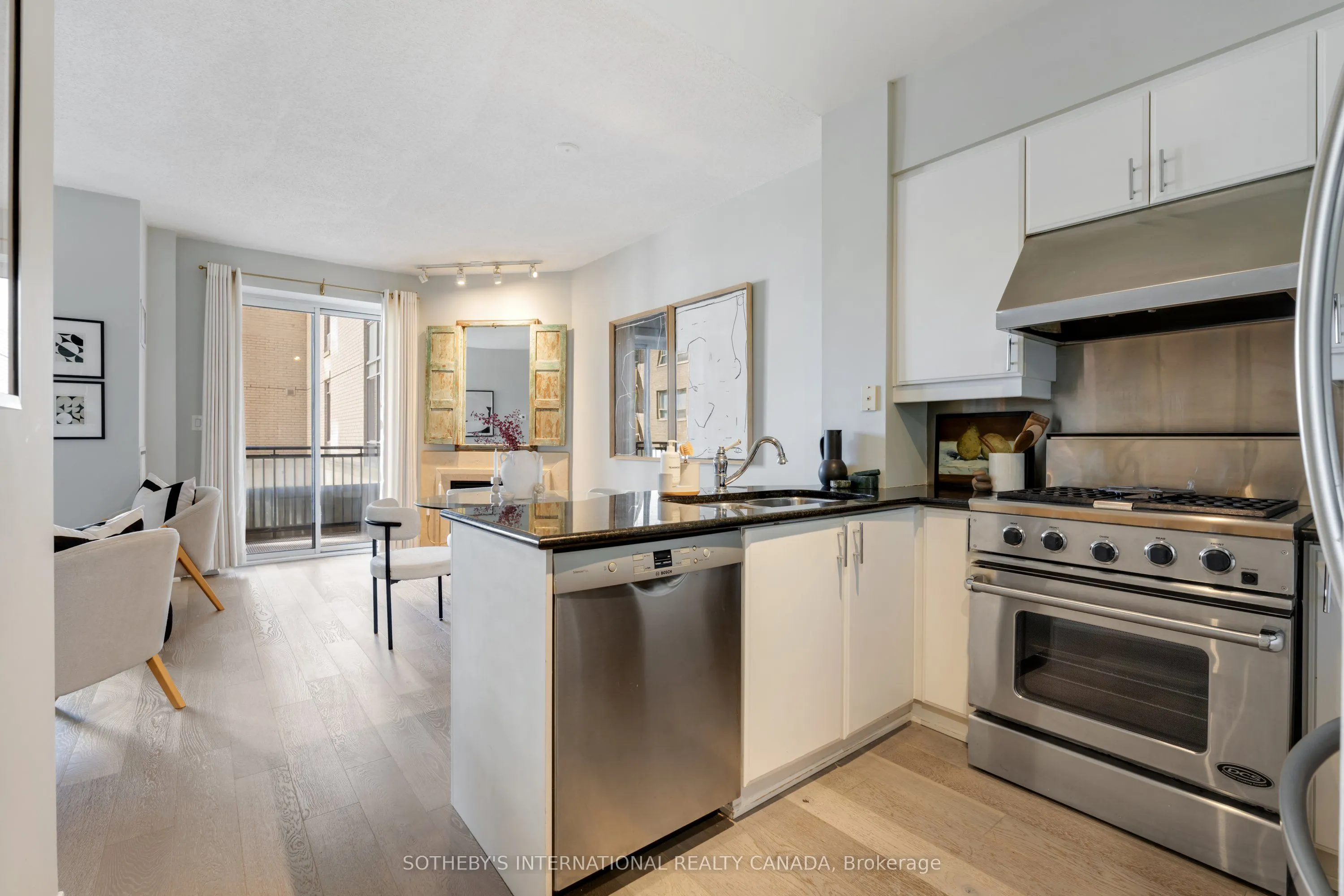 99 Avenue Road, #207