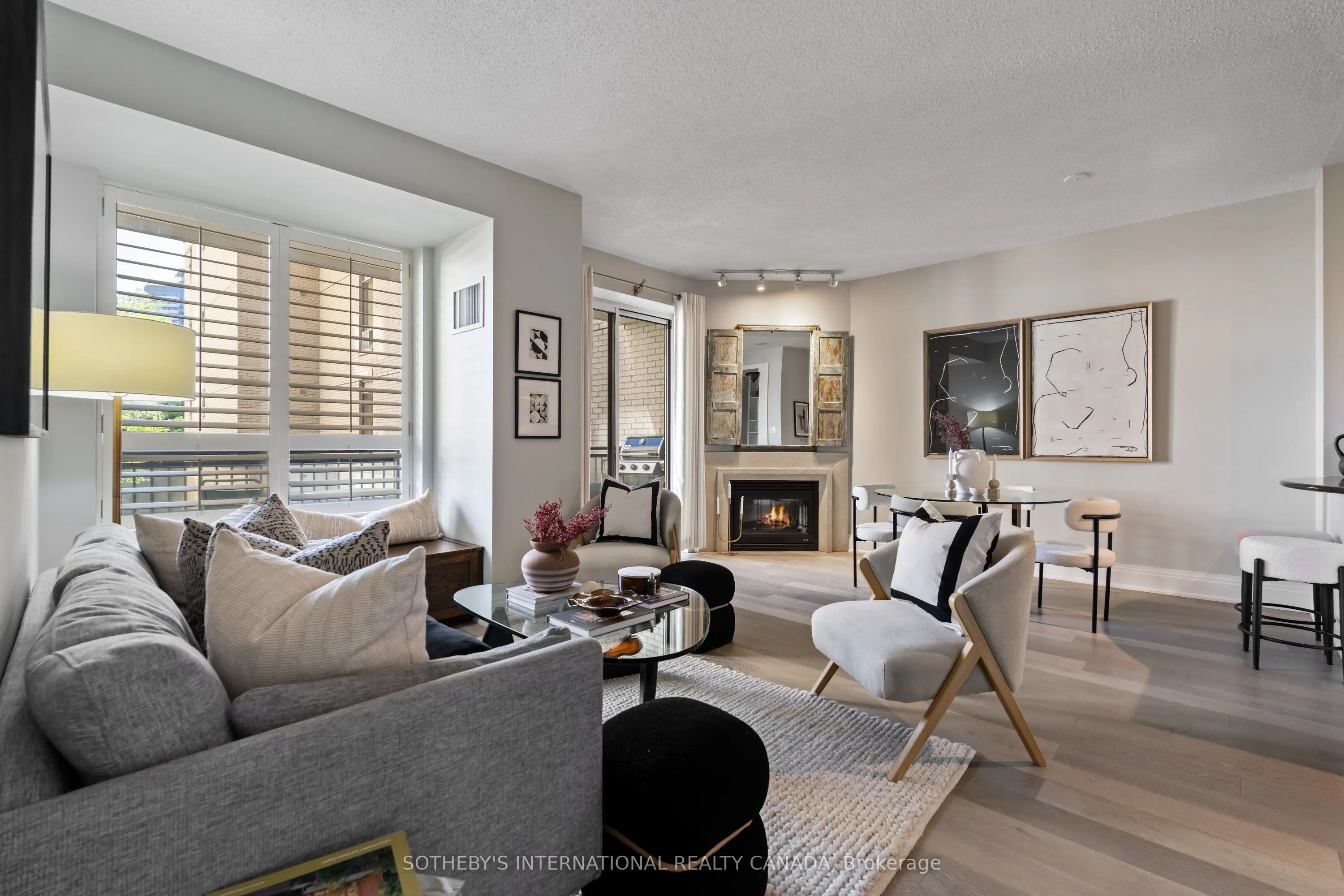 99 Avenue Road, #207