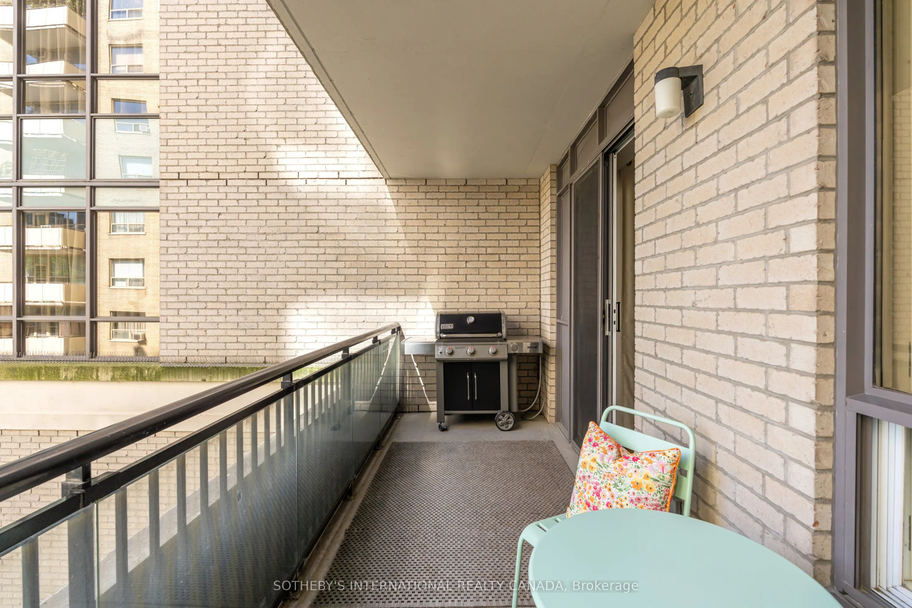 99 Avenue Road, #207