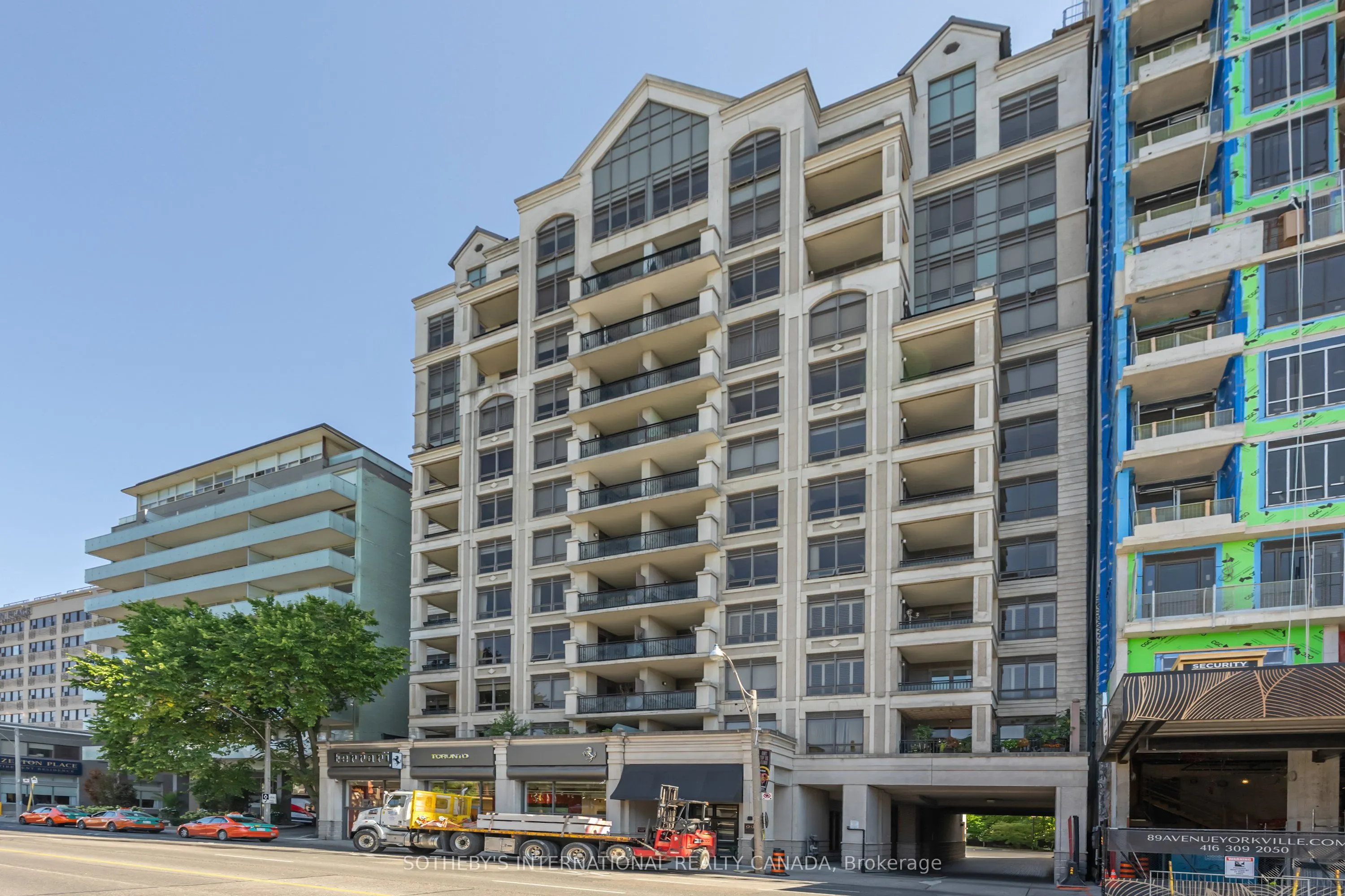 99 Avenue Road, #207