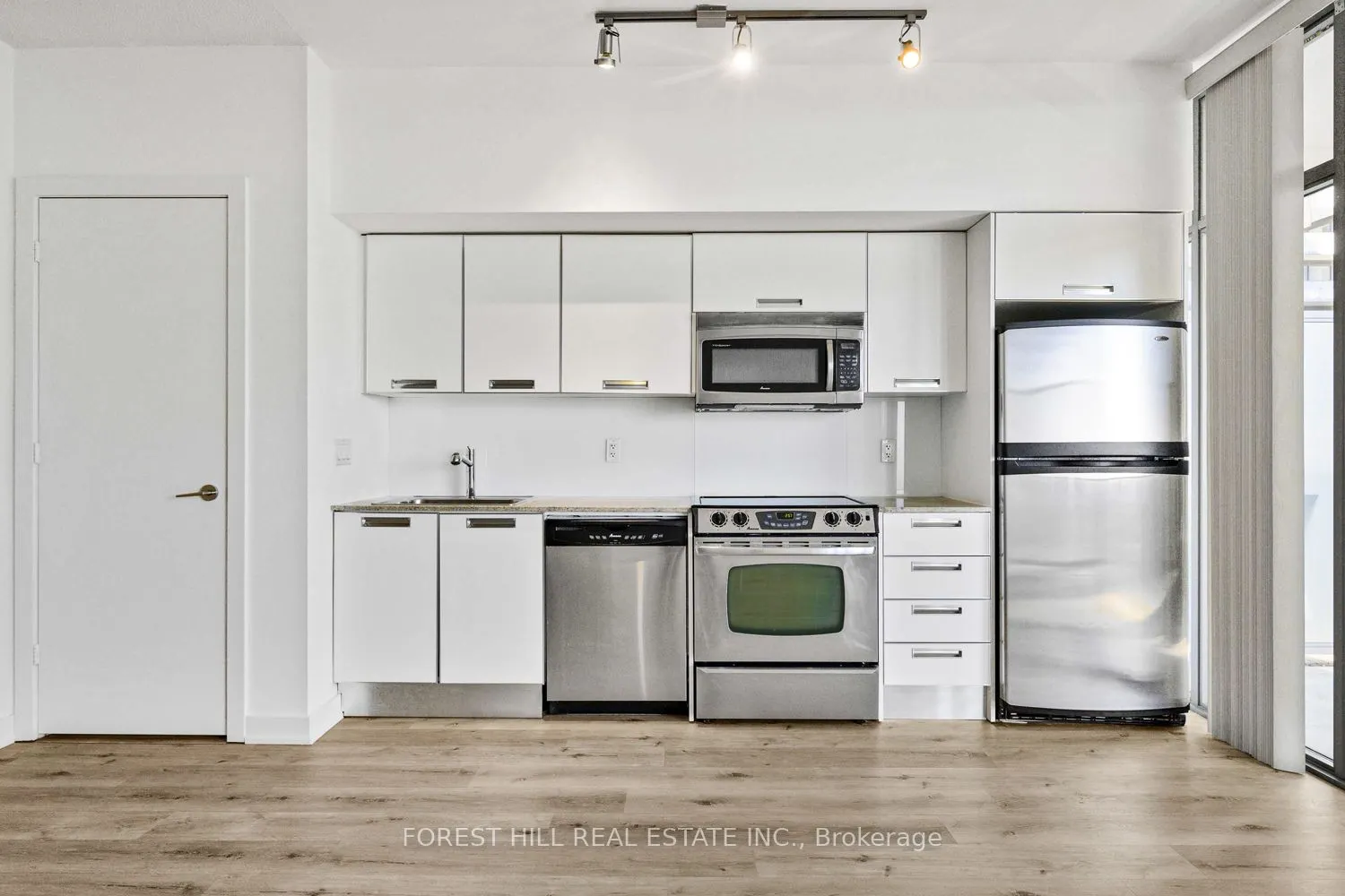 33 Charles Street E, #3210