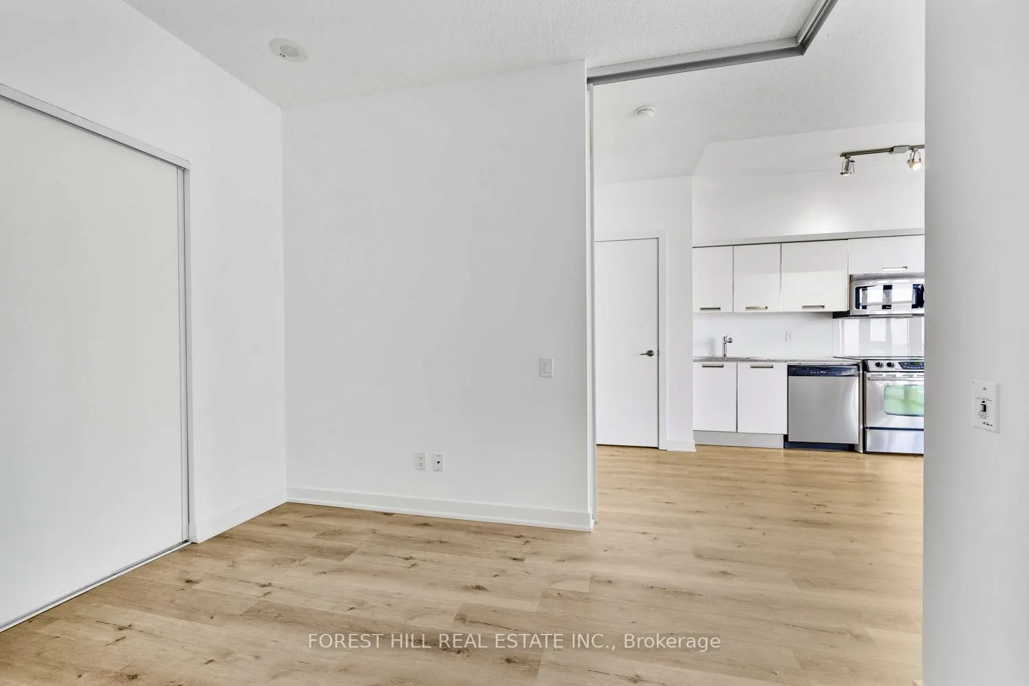 33 Charles Street E, #3210