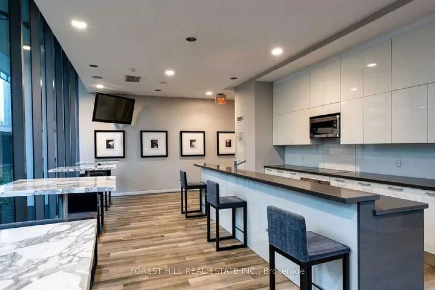 33 Charles Street E, #3210