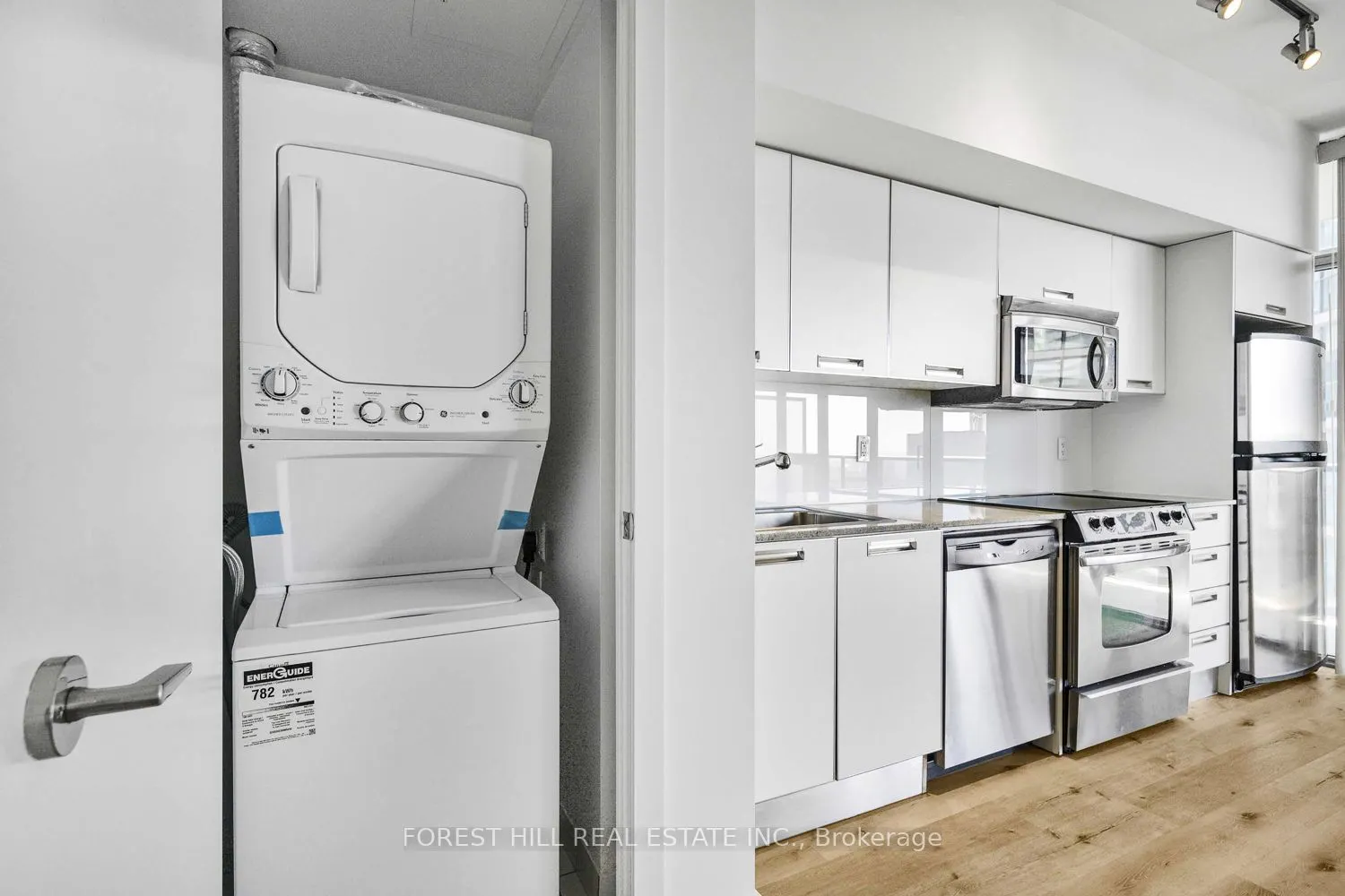 33 Charles Street E, #3210