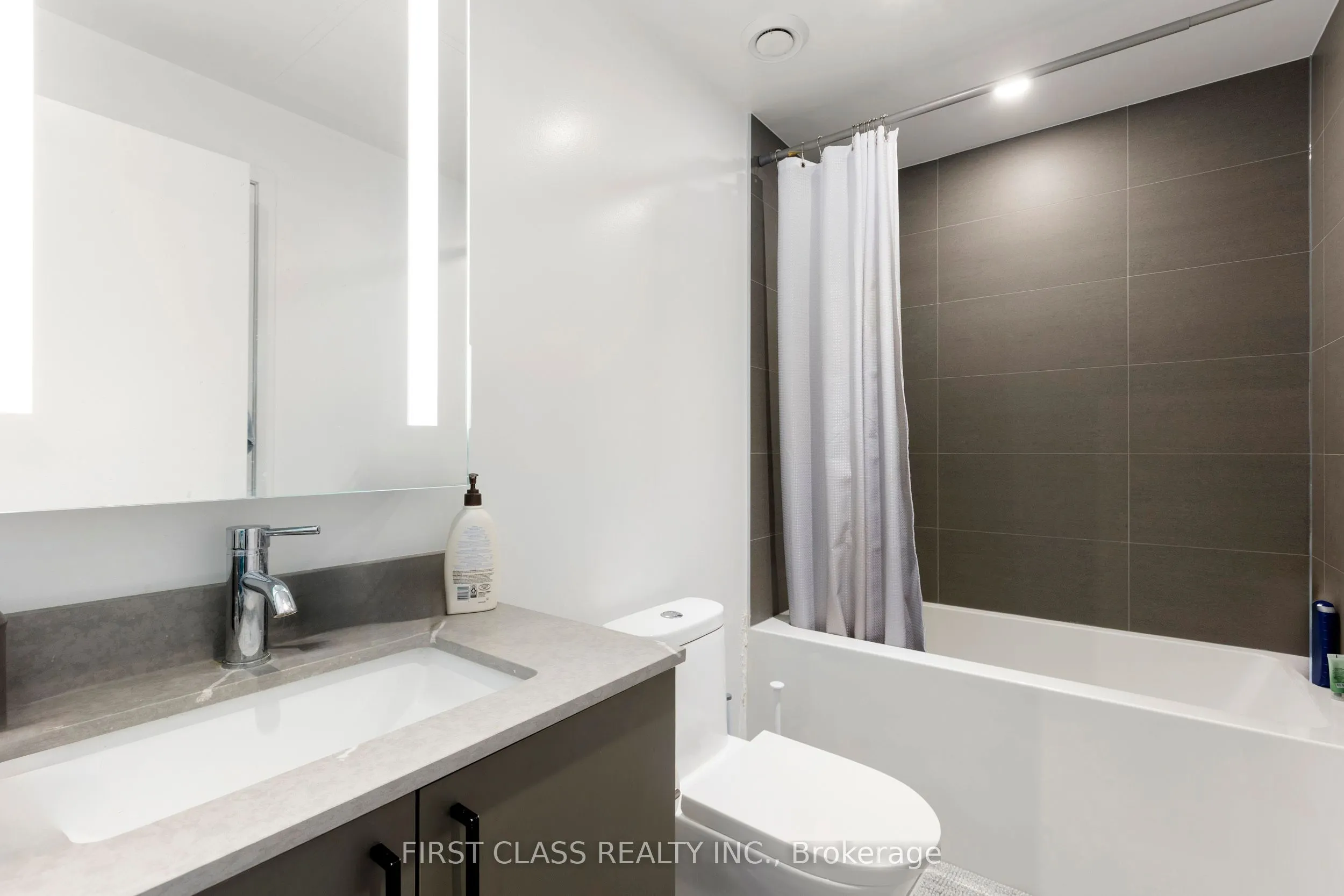 135 East Liberty Street, #2606