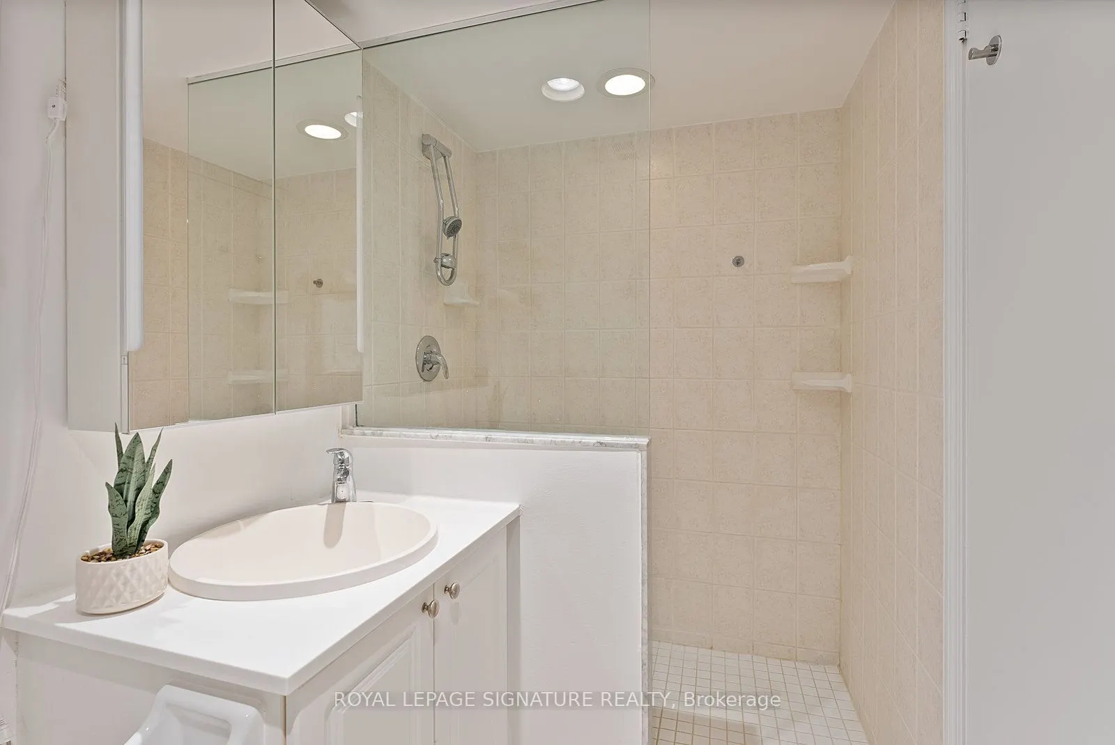 410 Queens Quay W, #1407