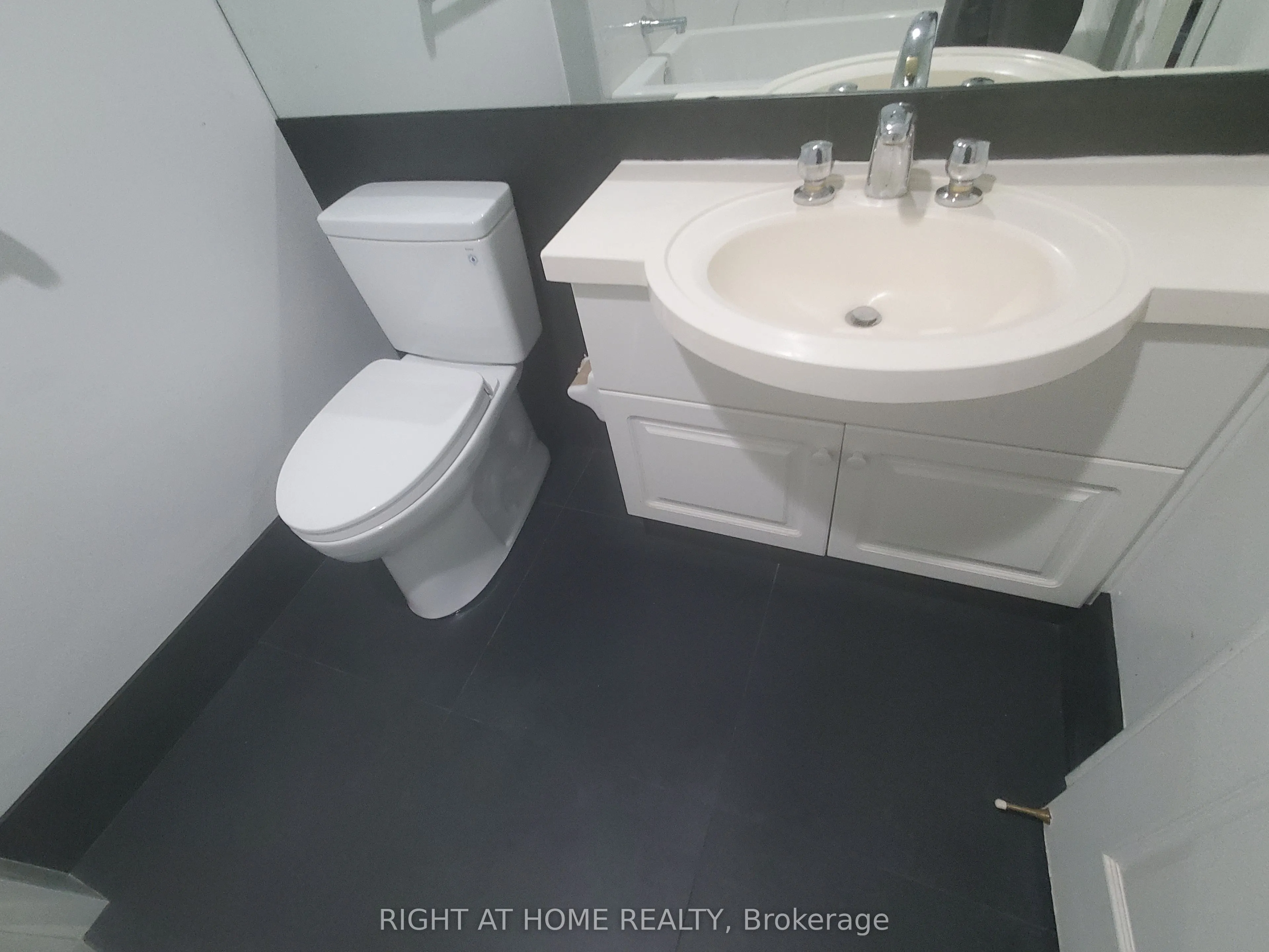 102 Bloor Street W, #809