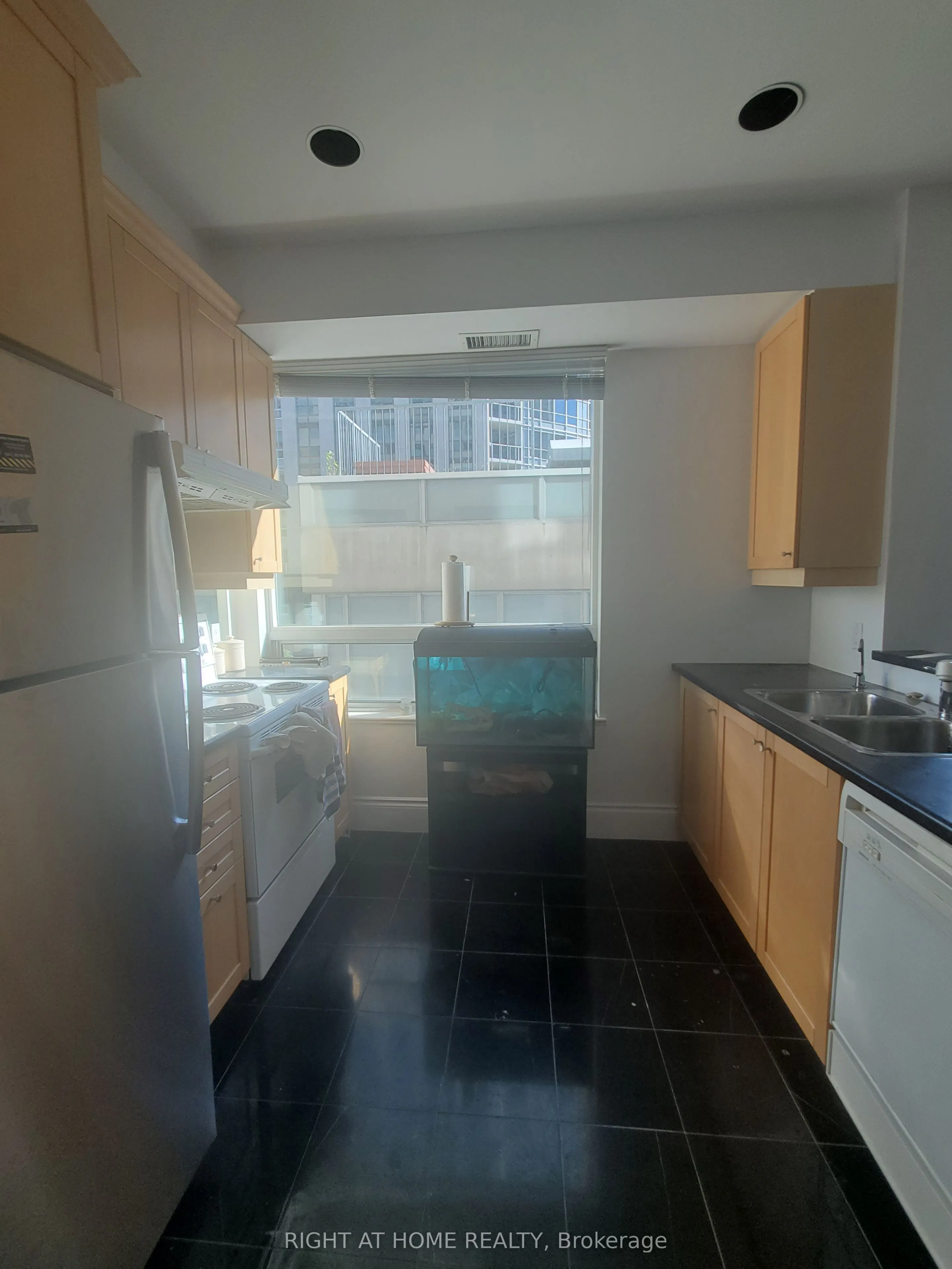 102 Bloor Street W, #809