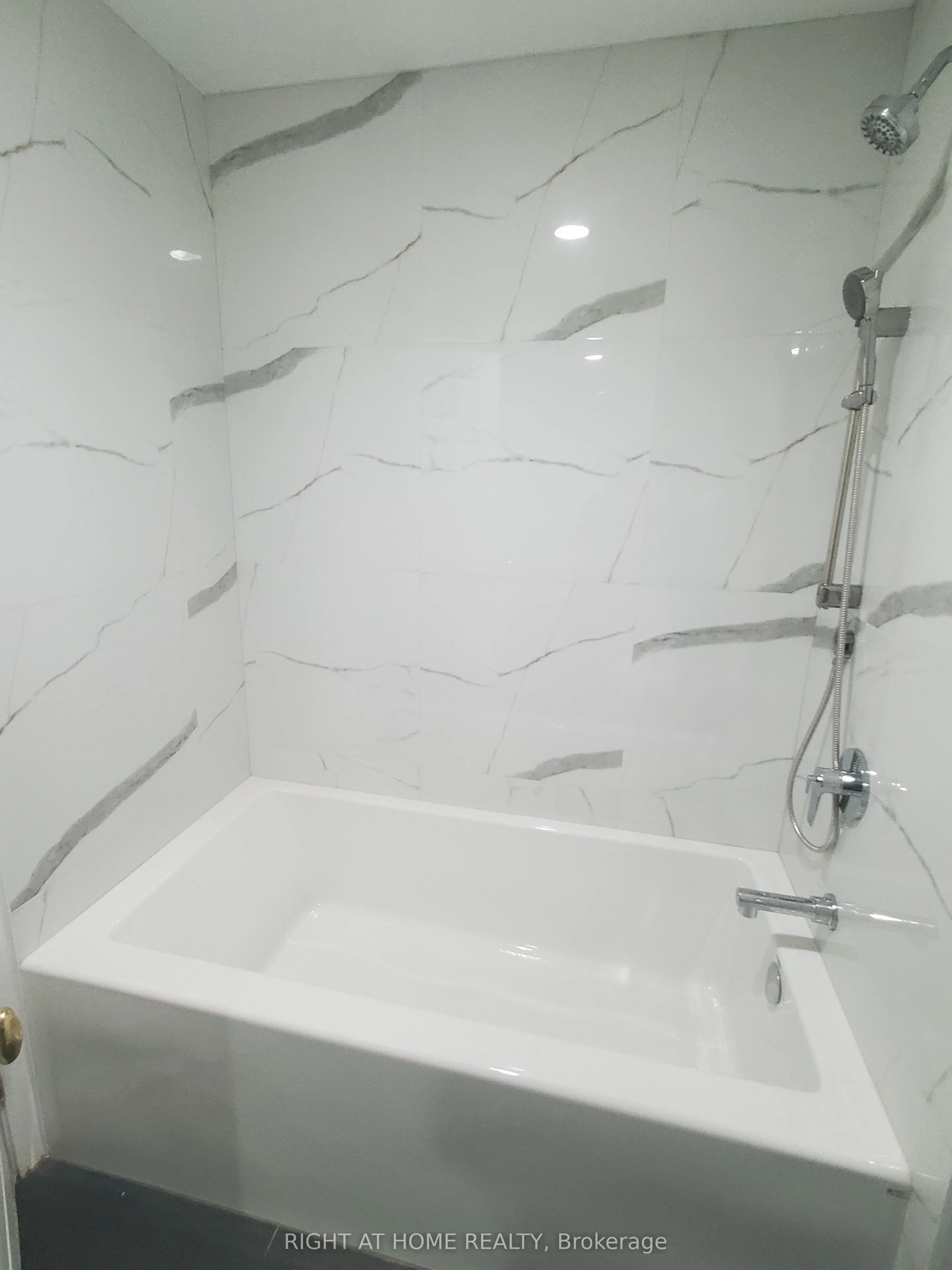 102 Bloor Street W, #809