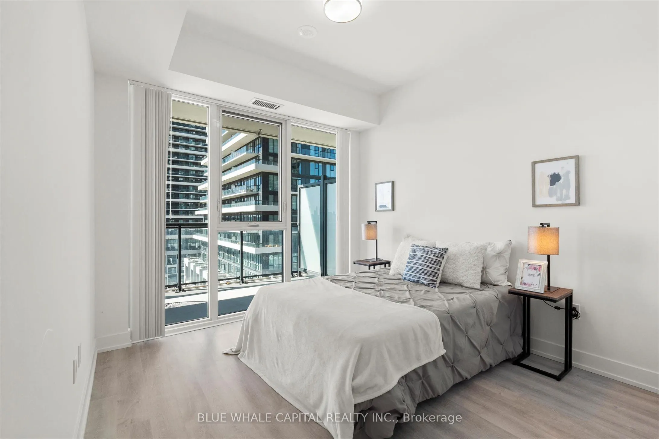 30 Inn on the Park Drive, #811