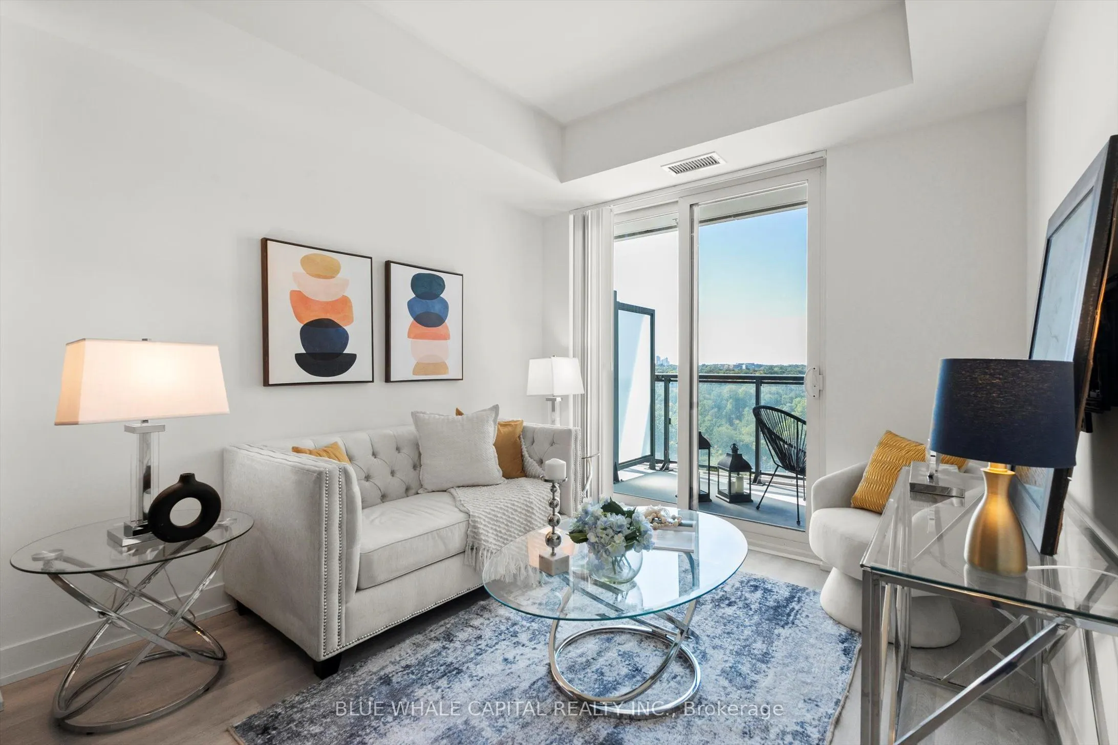 30 Inn on the Park Drive, #811