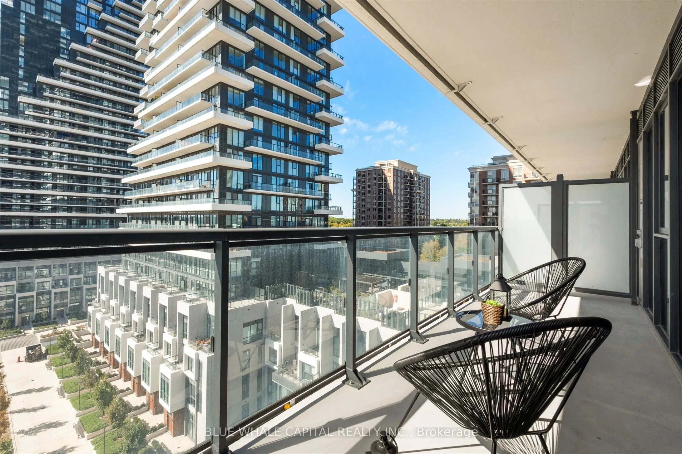 30 Inn on the Park Drive, #811