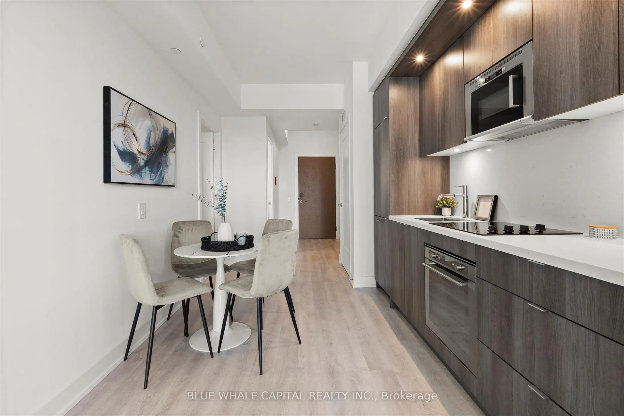 30 Inn on the Park Drive, #811