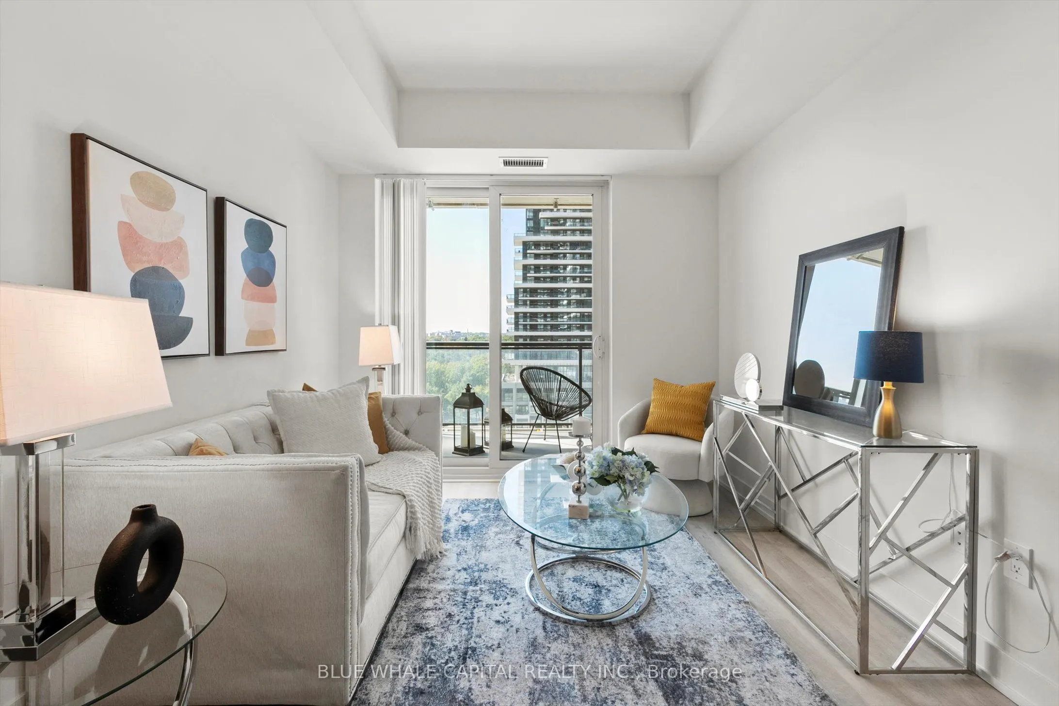 30 Inn on the Park Drive, #811