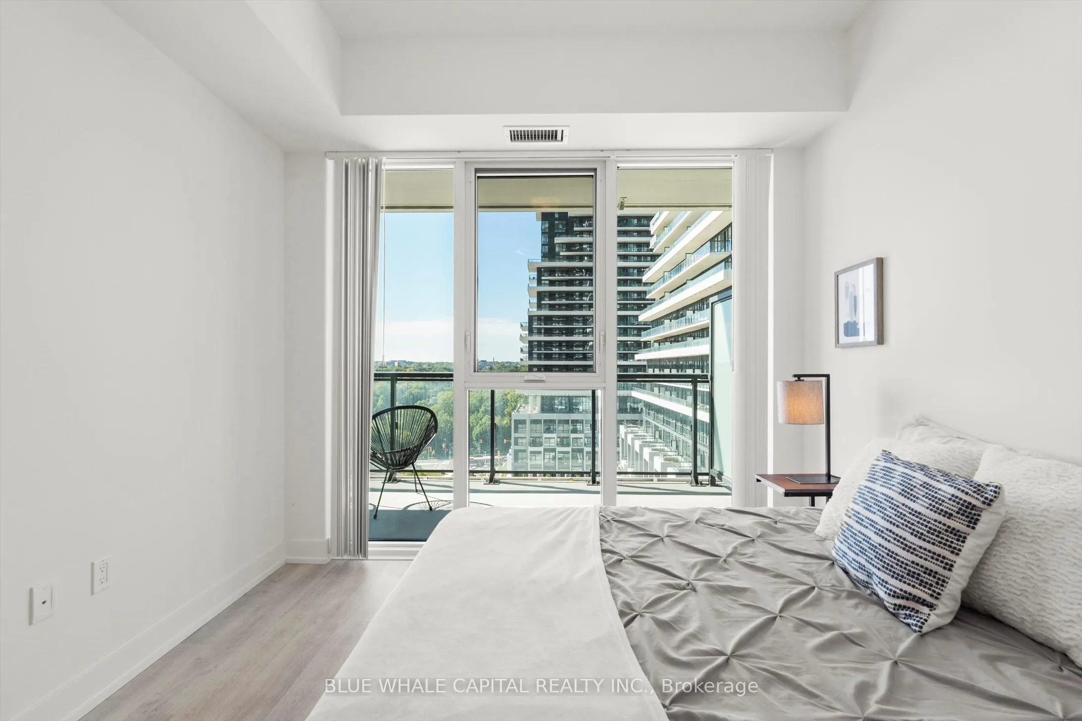 30 Inn on the Park Drive, #811