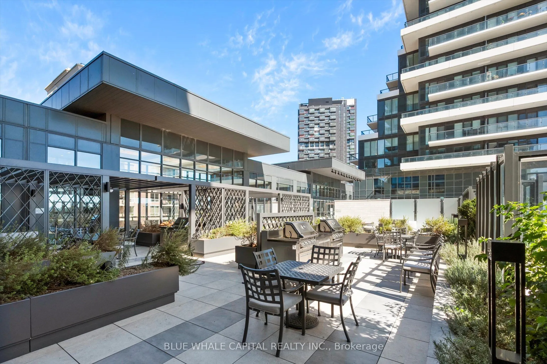 30 Inn on the Park Drive, #811