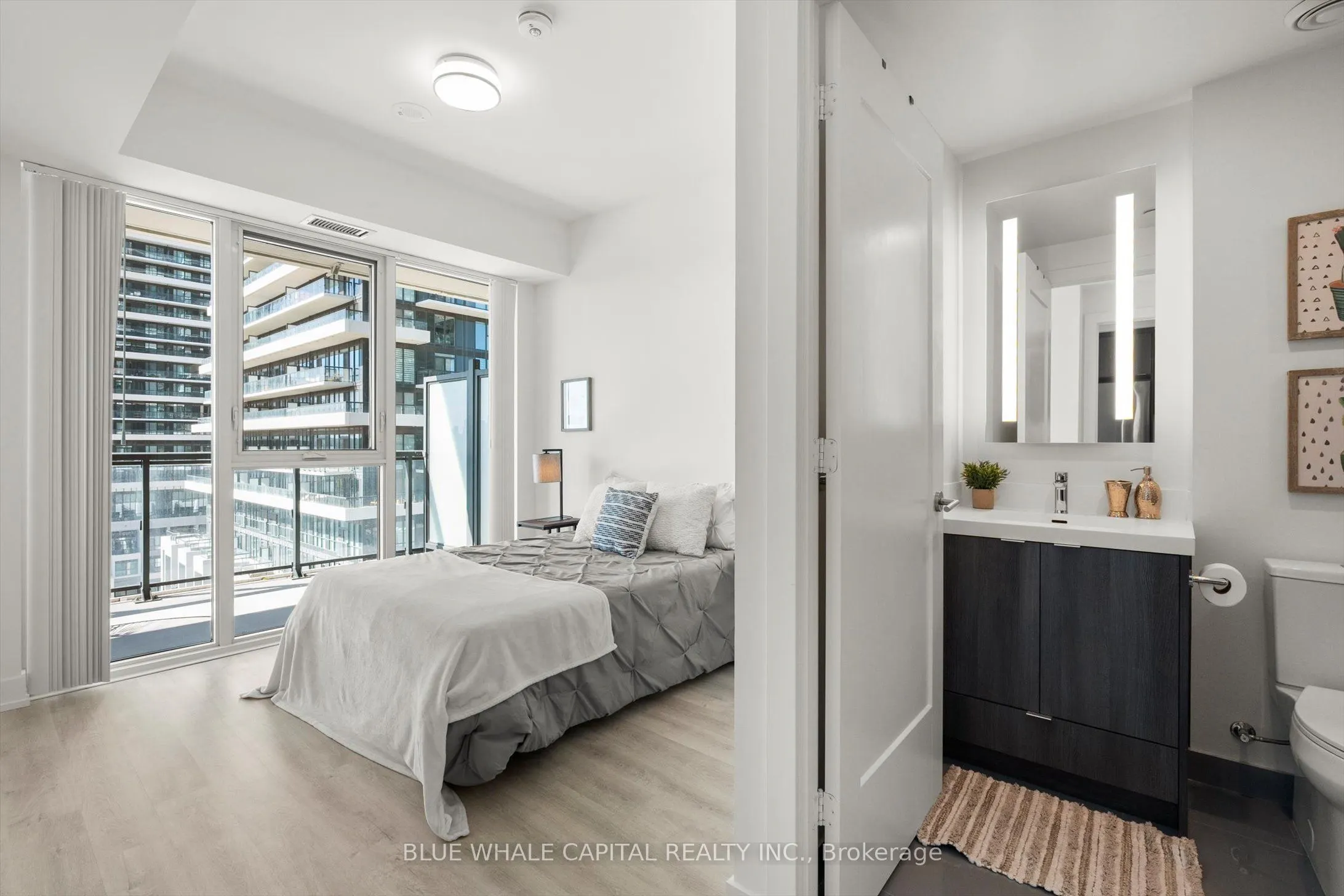 30 Inn on the Park Drive, #811