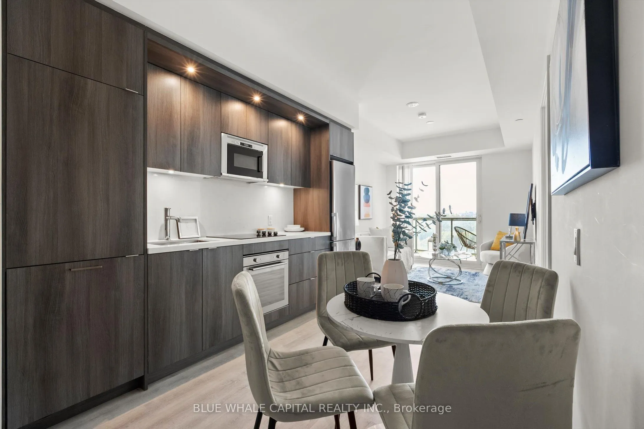 30 Inn on the Park Drive, #811