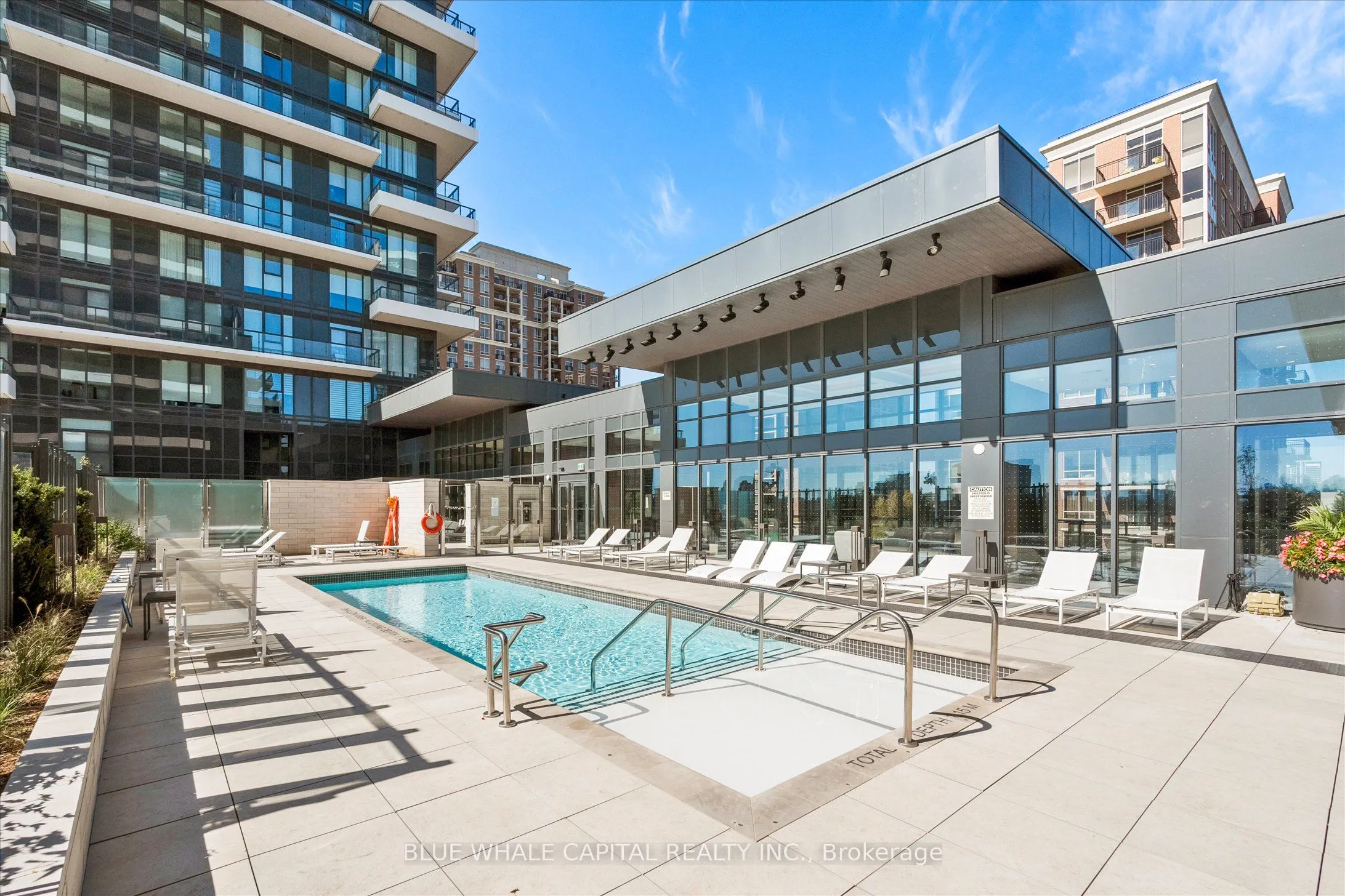 30 Inn on the Park Drive, #811