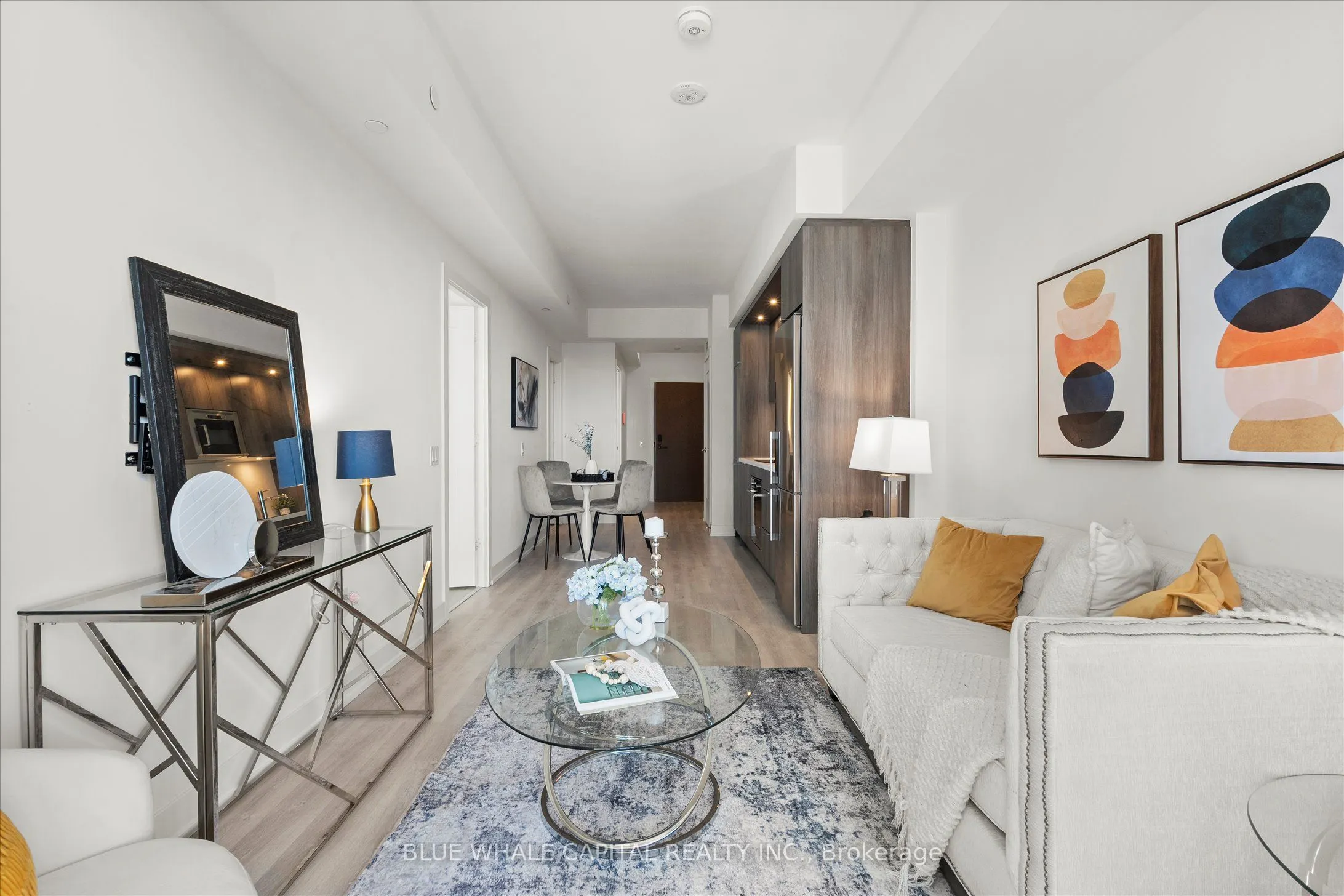30 Inn on the Park Drive, #811