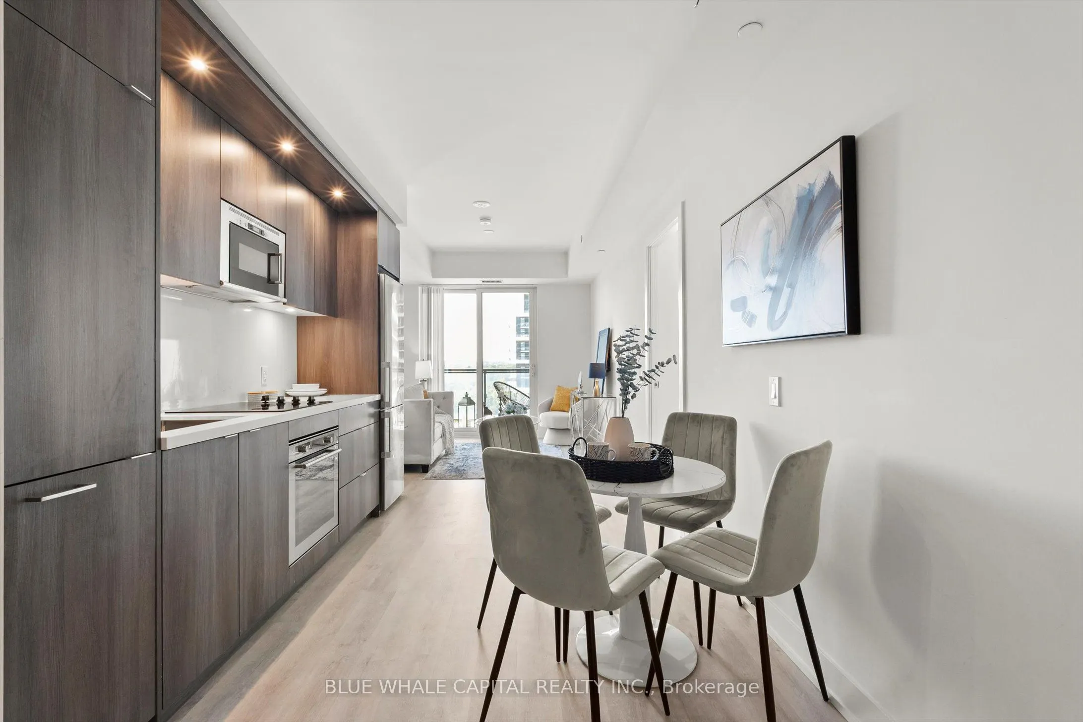 30 Inn on the Park Drive, #811