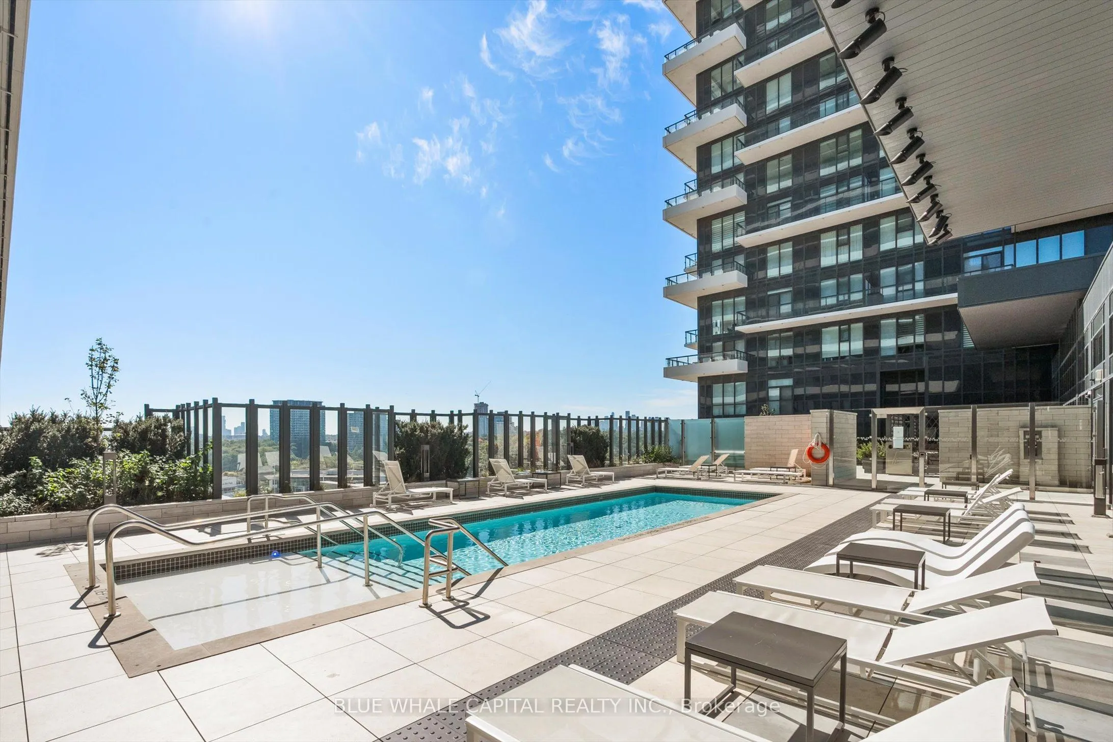 30 Inn on the Park Drive, #811